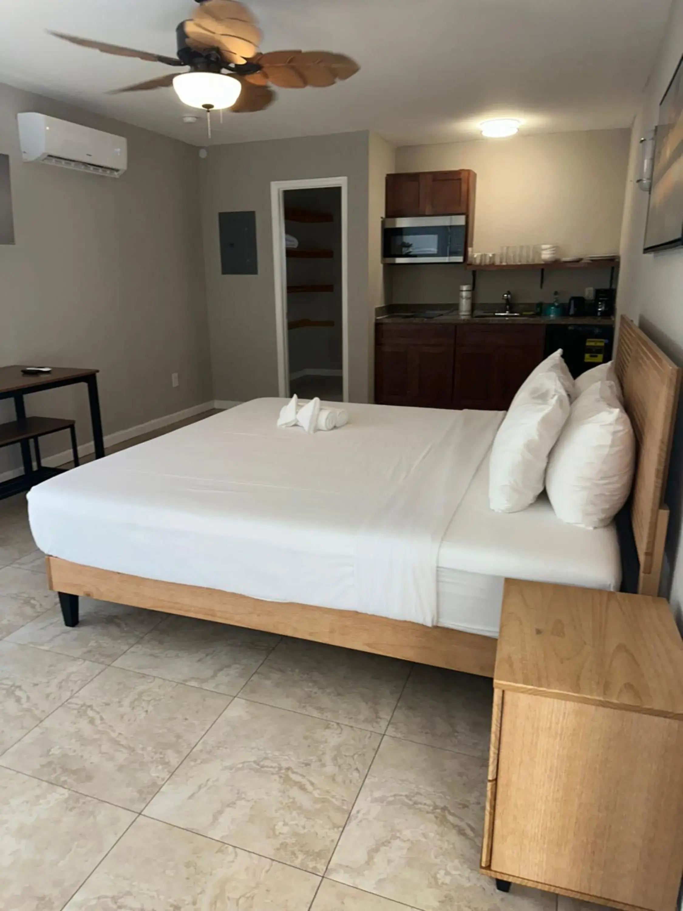 Bed in Surf & Sand Seaside Bed in Surf & Sand Seaside