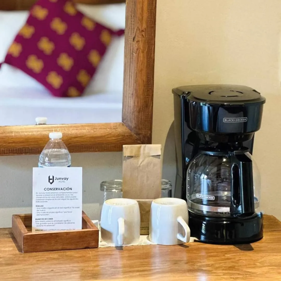 Coffee/tea facilities in Hotel Junvay