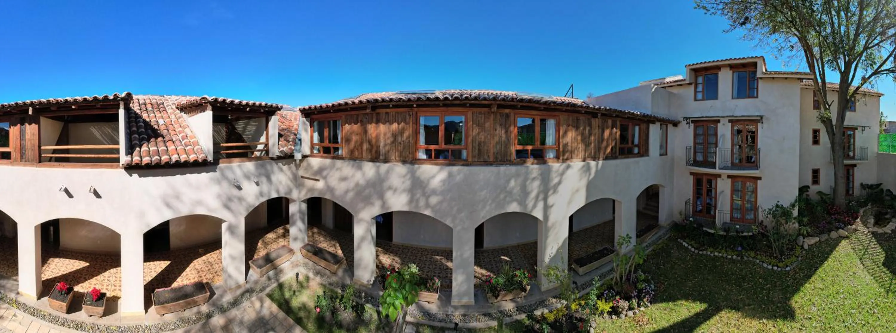 Property building in Hotel Junvay