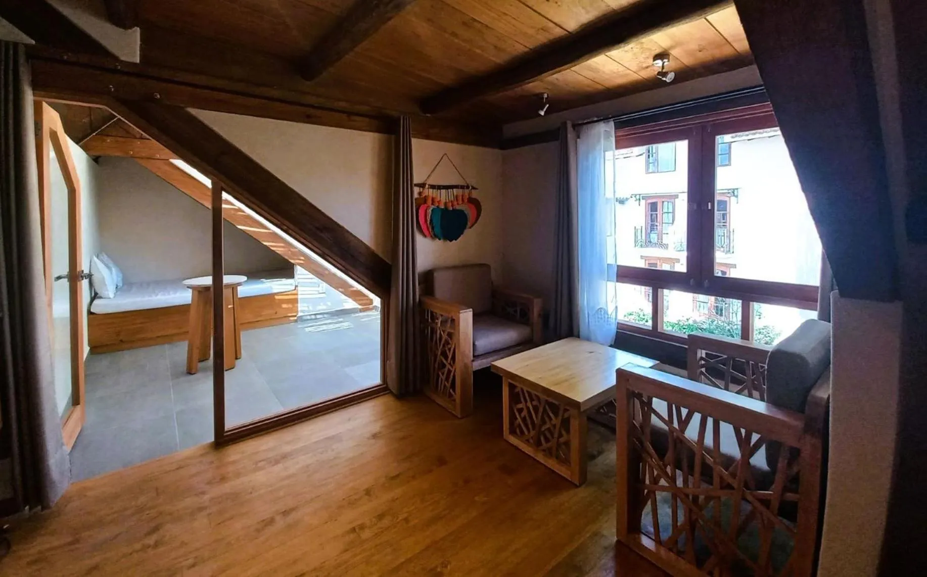 Living room, Bed in Hotel Junvay