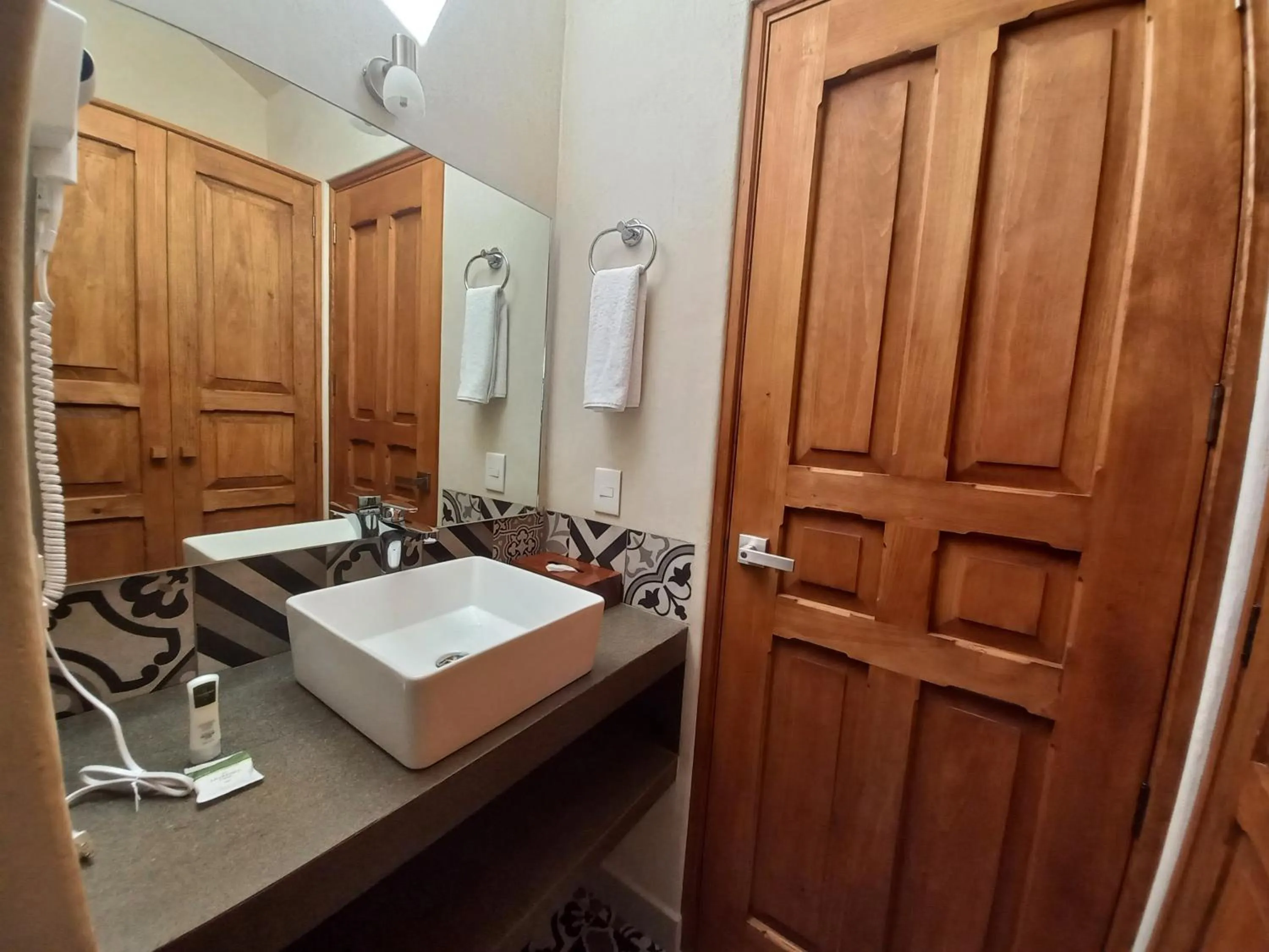 Bathroom in Hotel Junvay