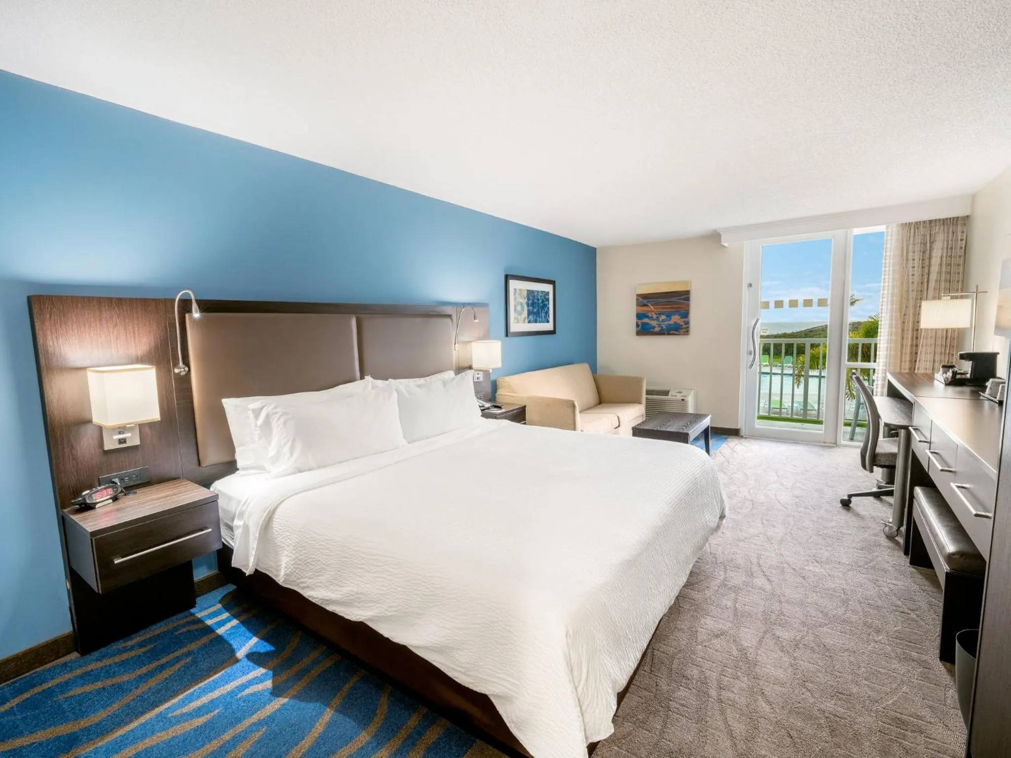 Photo of the whole room, Bed in Holiday Inn Ponce & El Tropical Casino by IHG