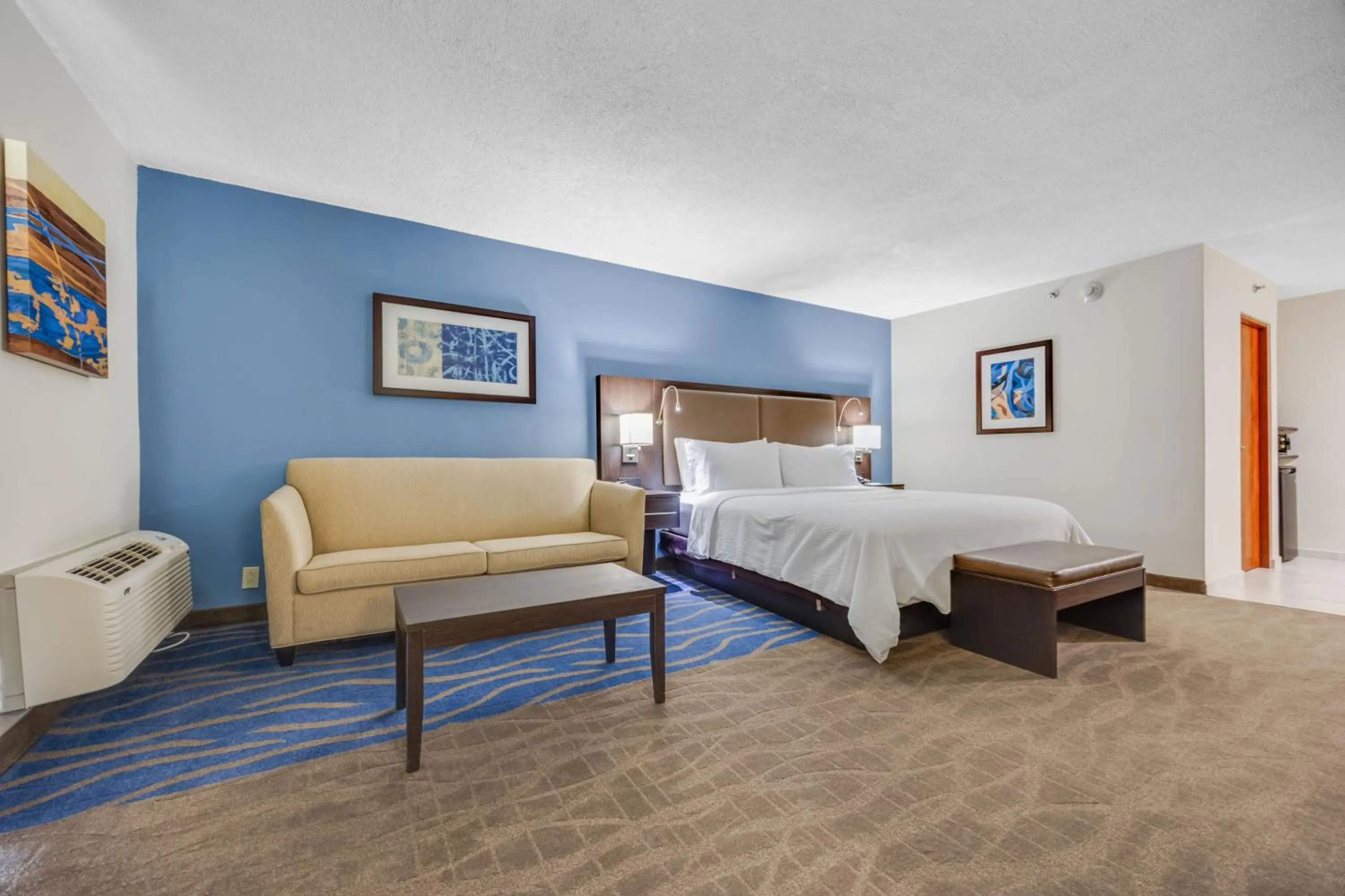 Seating area, Bed in Holiday Inn Ponce & El Tropical Casino by IHG