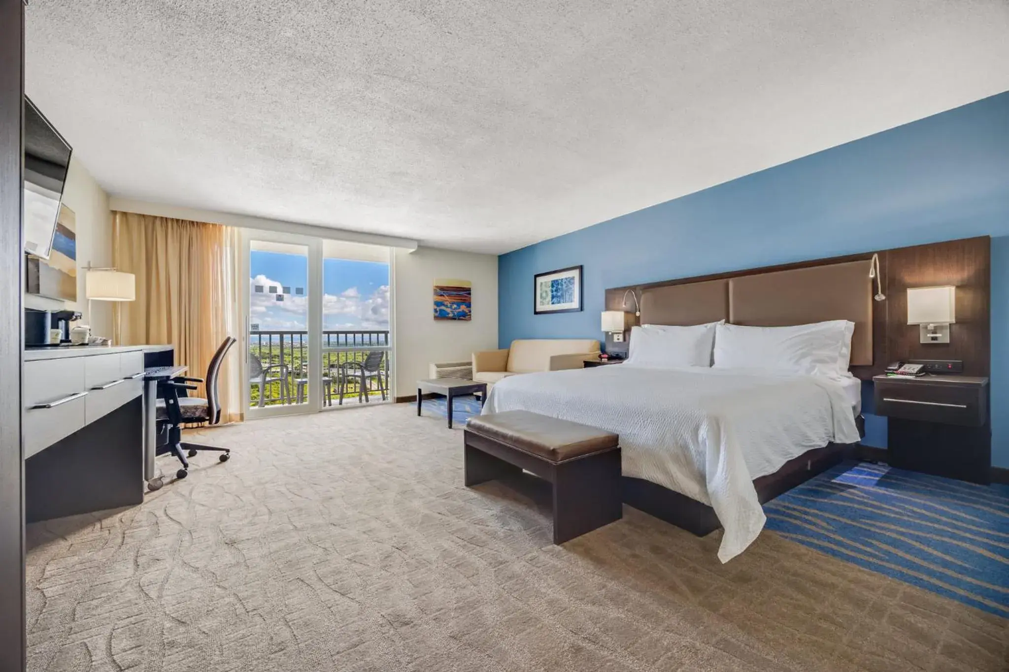 King Suite in Holiday Inn Ponce & El Tropical Casino by IHG King Suite in Holiday Inn Ponce & El Tropical Casino by IHG