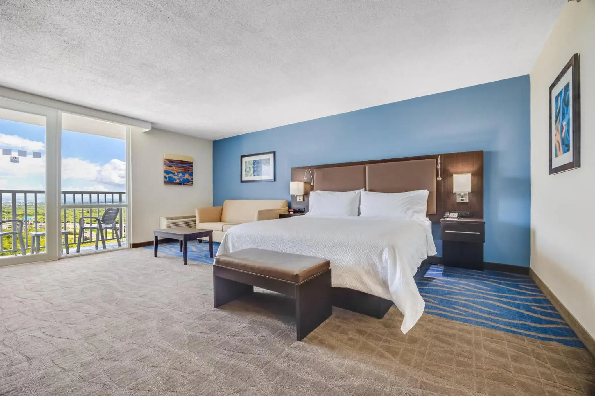 King Suite with Pool View and Sofa in Holiday Inn Ponce & El Tropical Casino by IHG King Suite with Pool View and Sofa in Holiday Inn Ponce & El Tropical Casino by IHG