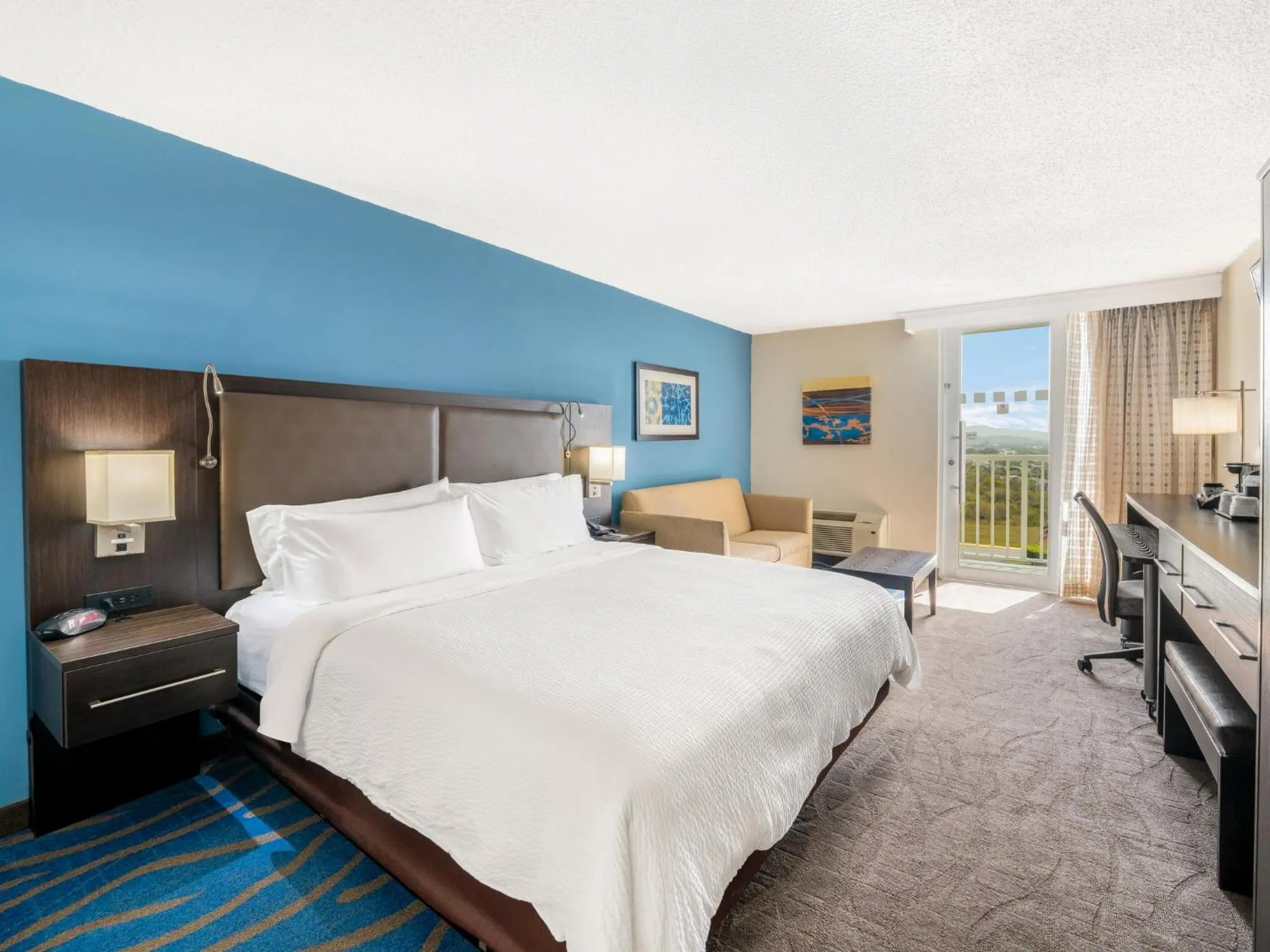 Photo of the whole room, Bed in Holiday Inn Ponce & El Tropical Casino by IHG