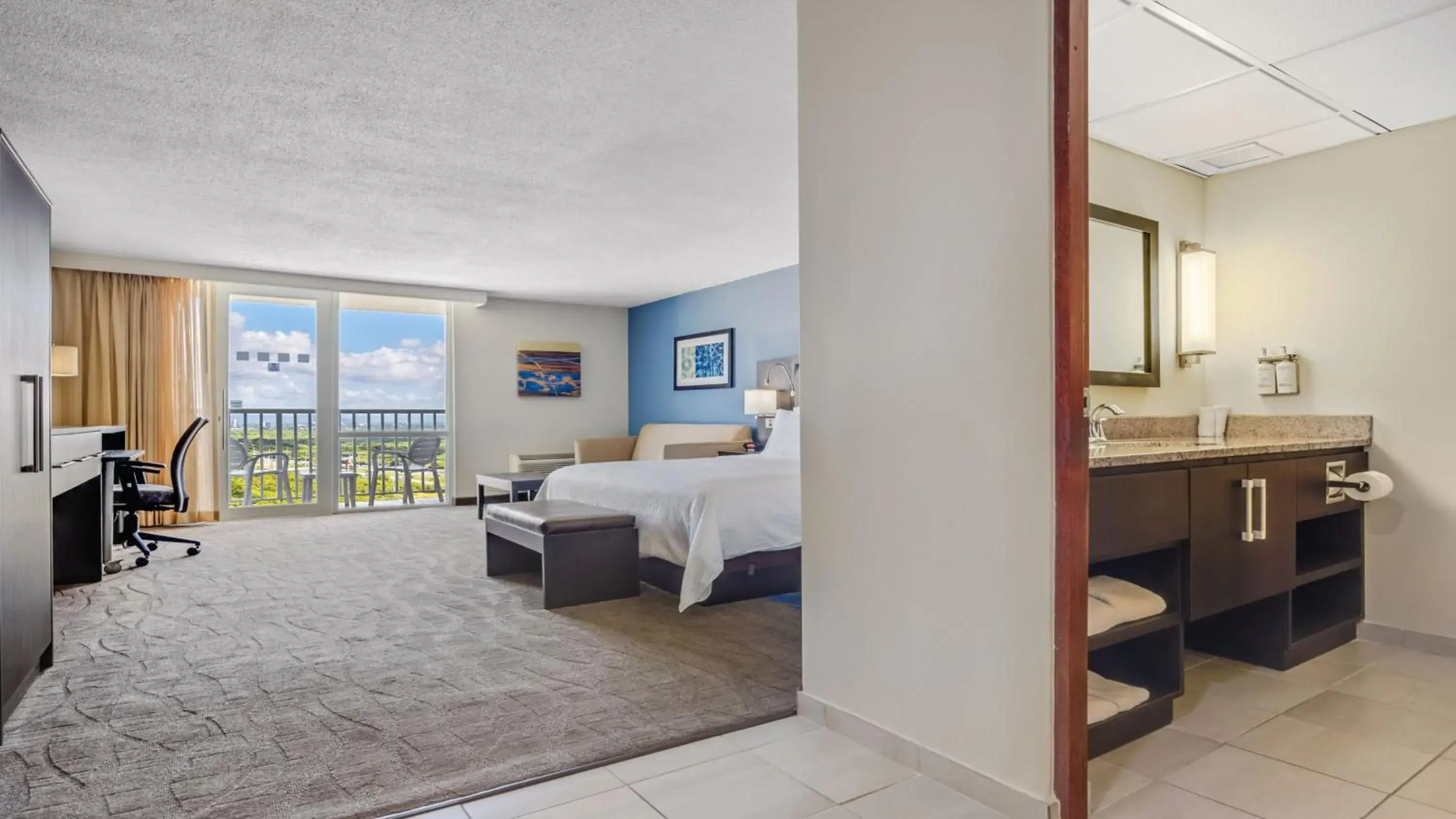 King Suite with Sofa Bed and City View in Holiday Inn Ponce & El Tropical Casino by IHG King Suite with Sofa Bed and City View in Holiday Inn Ponce & El Tropical Casino by IHG