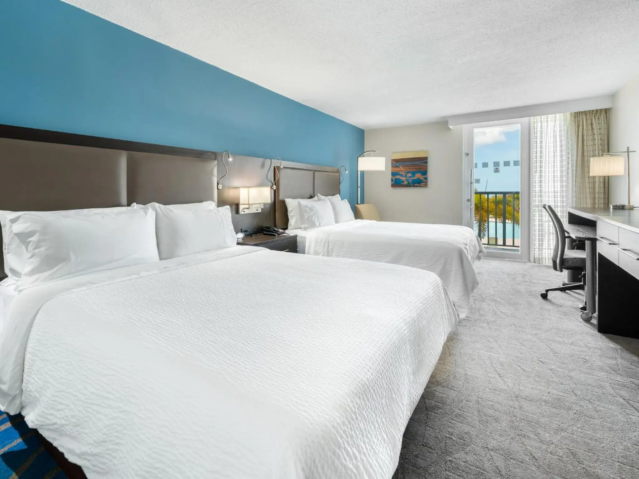 Standard Queen Room with Two Queen Beds and Pool View in Holiday Inn Ponce & El Tropical Casino by IHG Standard Queen Room with Two Queen Beds and Pool View in Holiday Inn Ponce & El Tropical Casino by IHG
