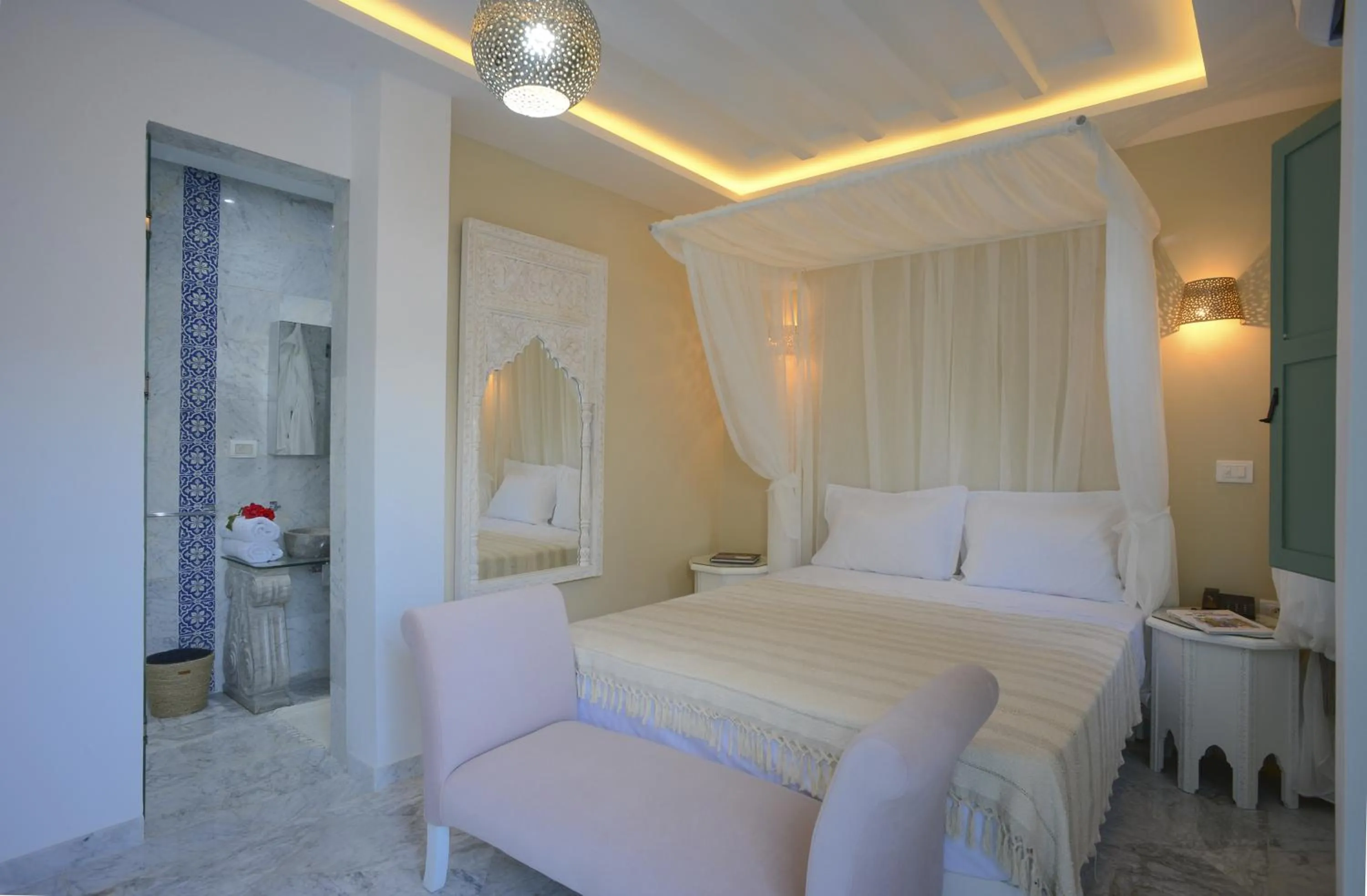 Photo of the whole room, Bed in Dar Hammamet Guest House & Hammam