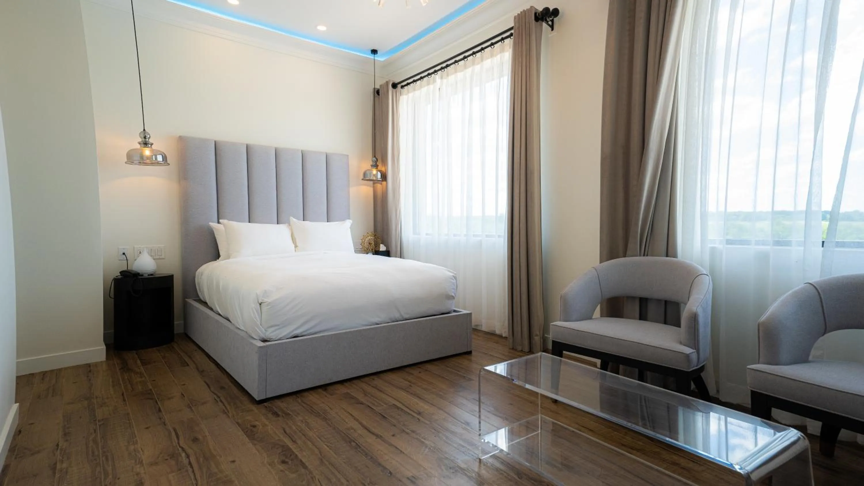 Bed in Mount Alverno Luxury Resorts