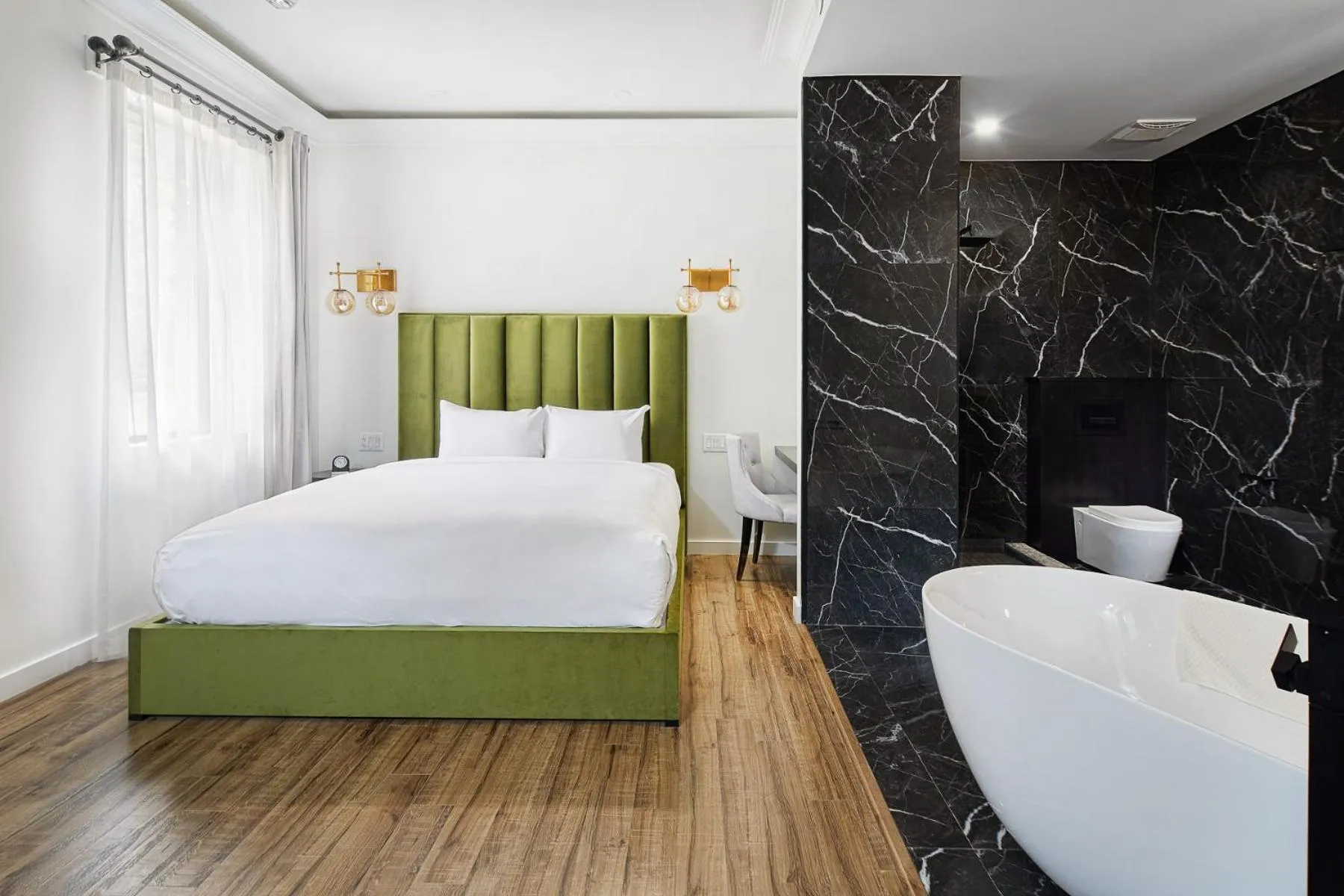 Bed in Mount Alverno Luxury Resorts