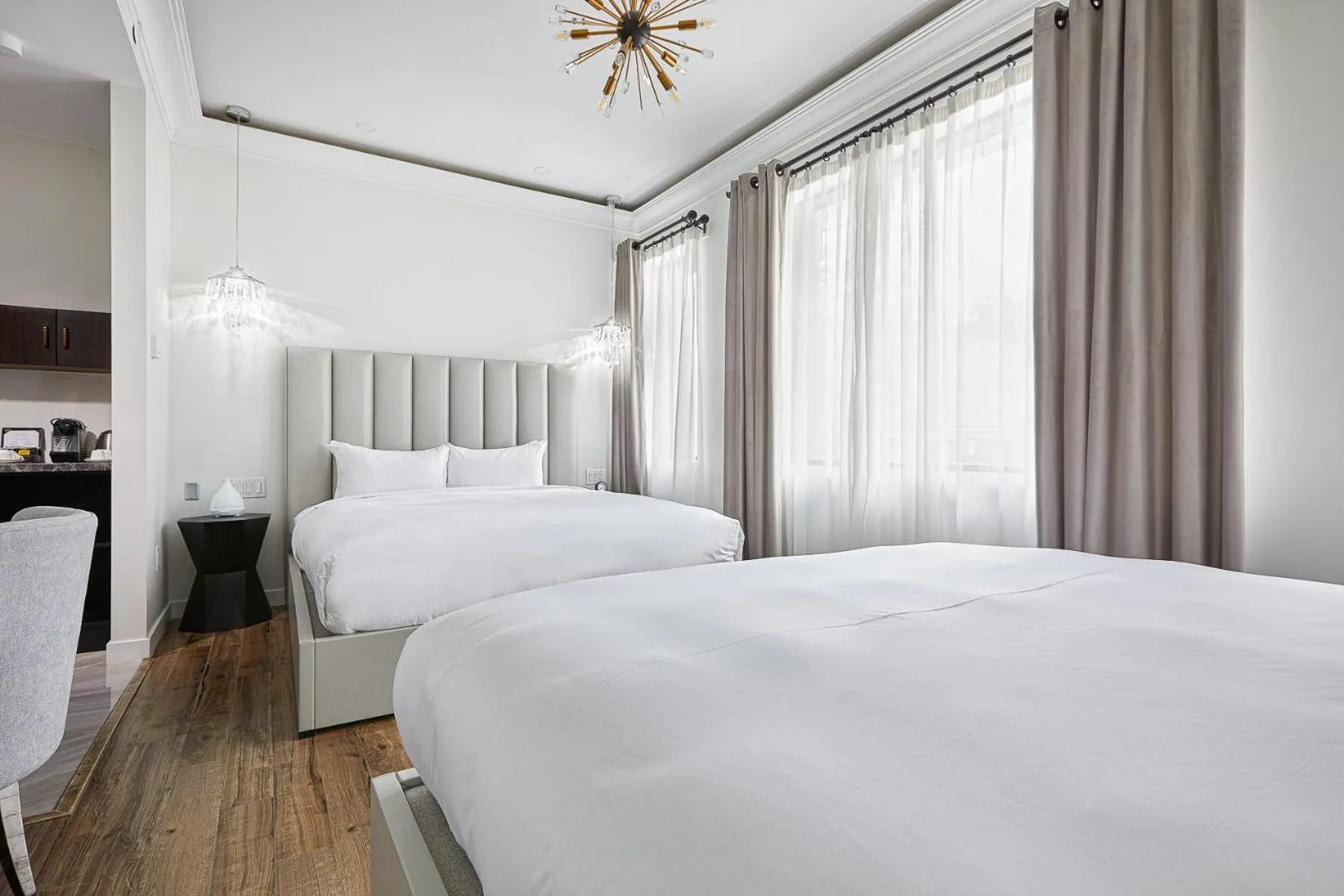 Bed in Mount Alverno Luxury Resorts