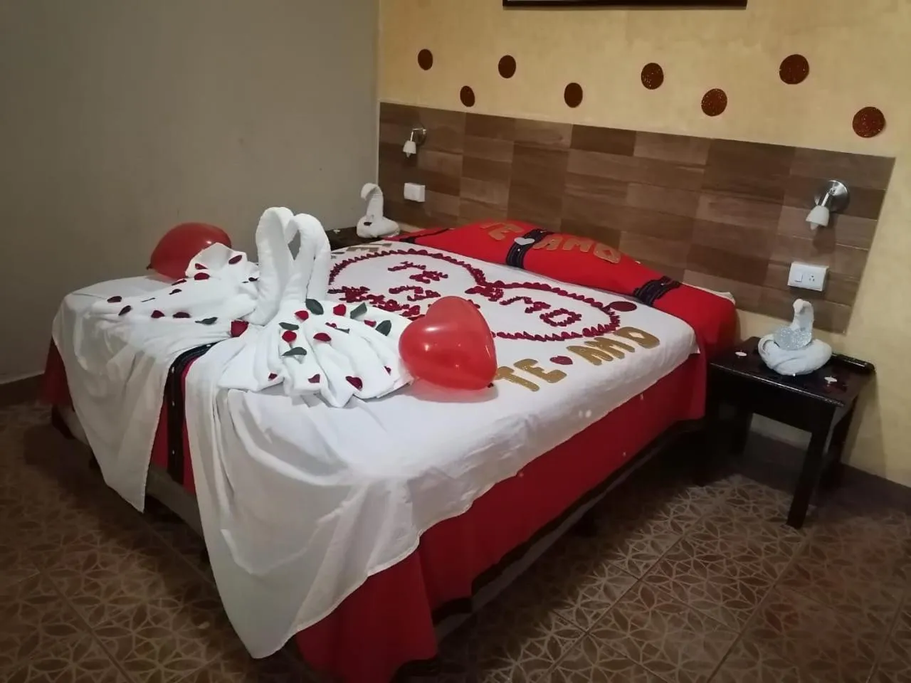 wedding, Bed in Hotel Nakbé Atitlán