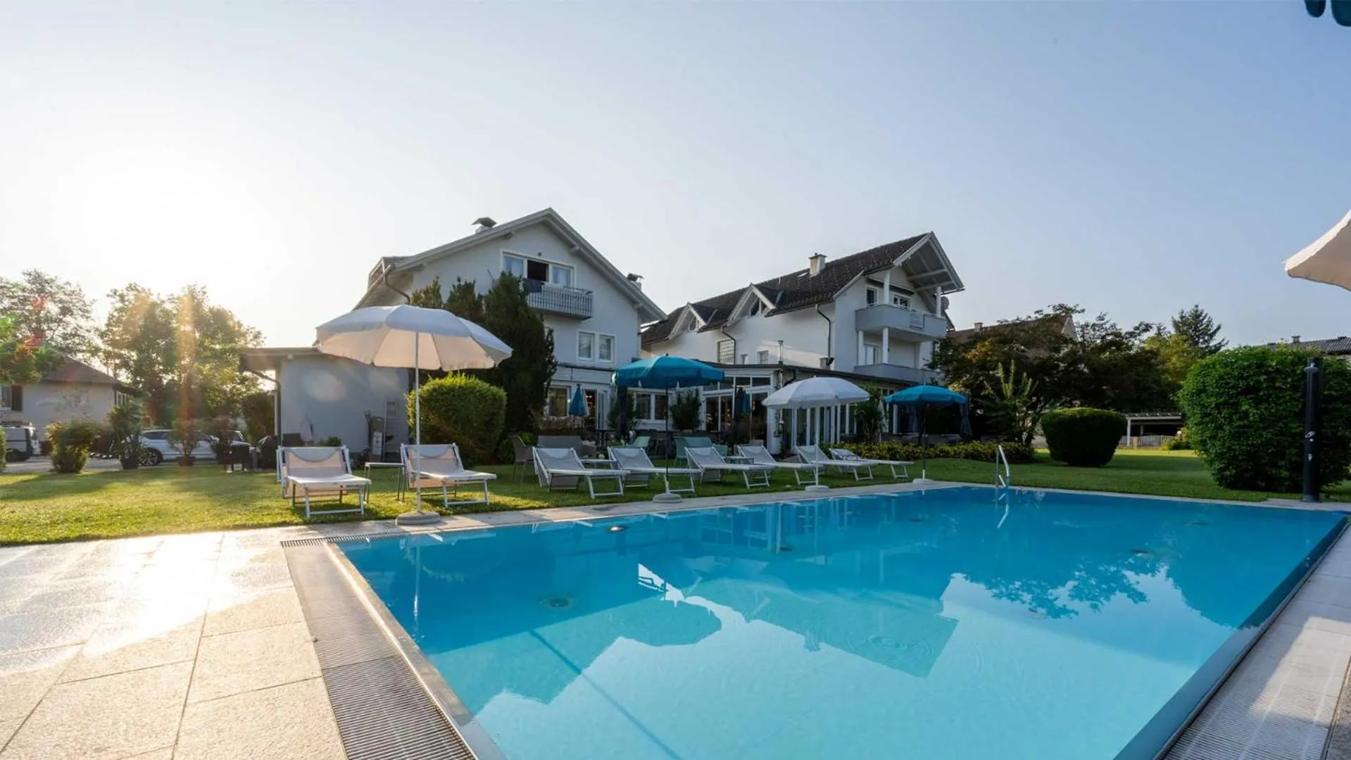 Swimming pool in Hotel Villa Flora
