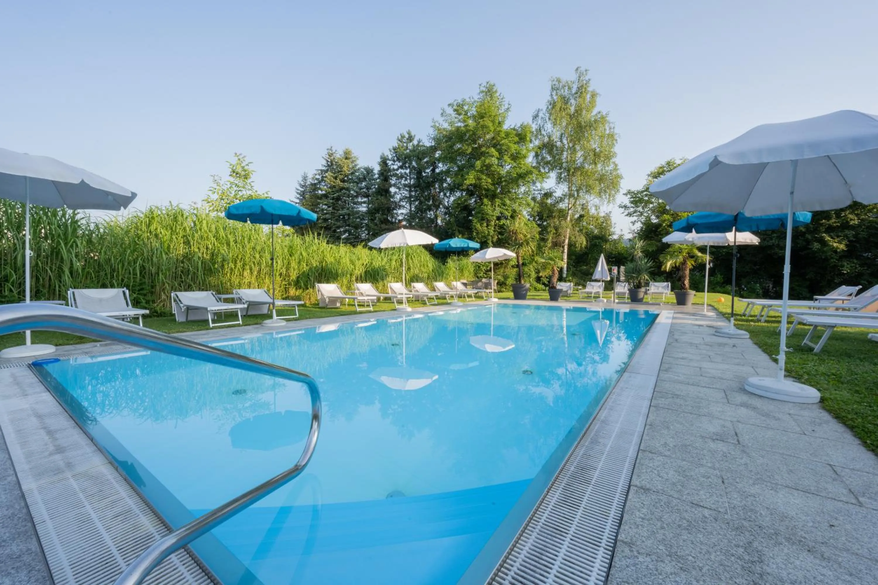 Swimming pool in Hotel Villa Flora