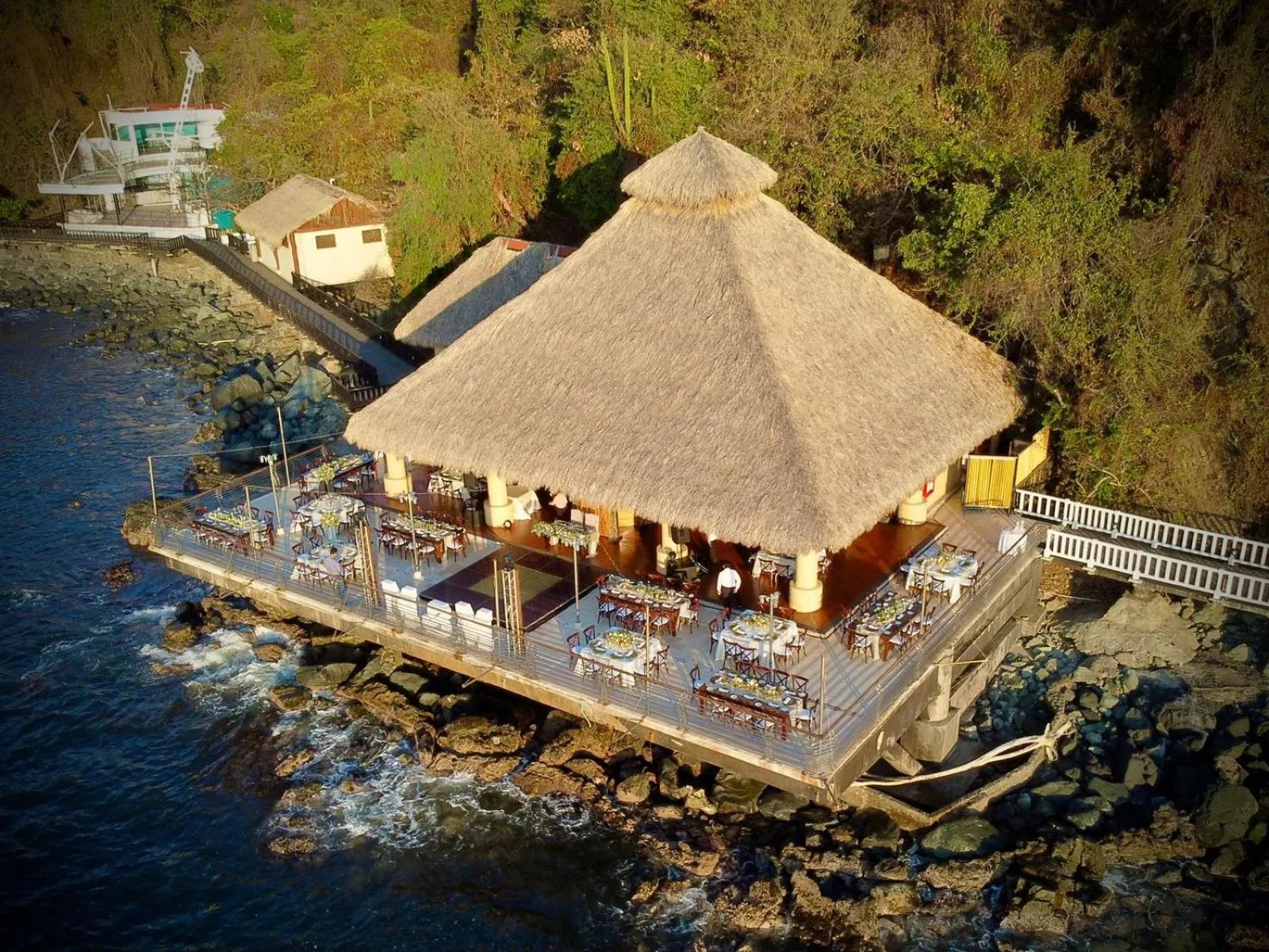 Restaurant/places to eat, Bird's-eye View in Azul Ixtapa Beach Resort & Convention Center - All Inclusive