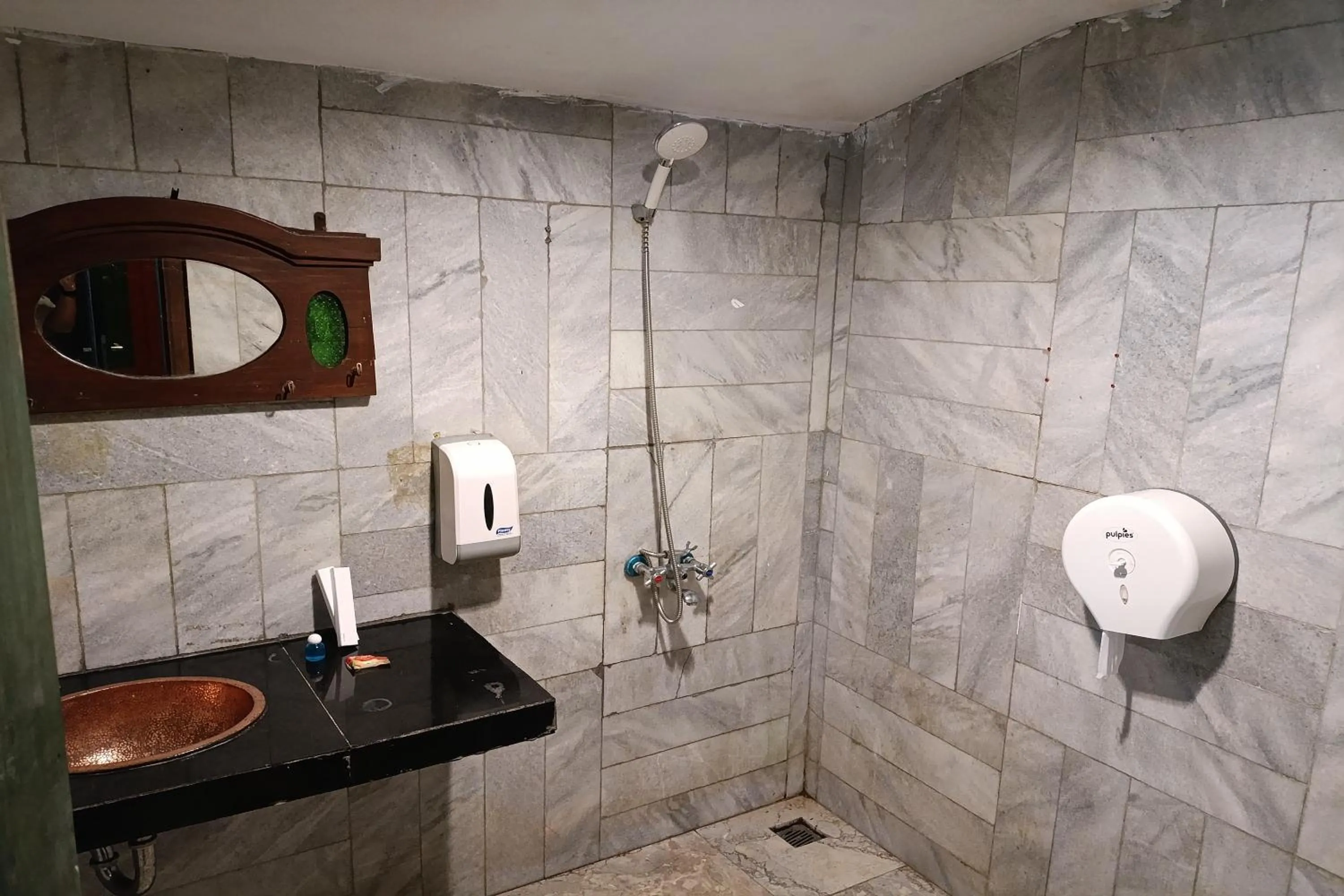 Shower in Mendulang by Belza