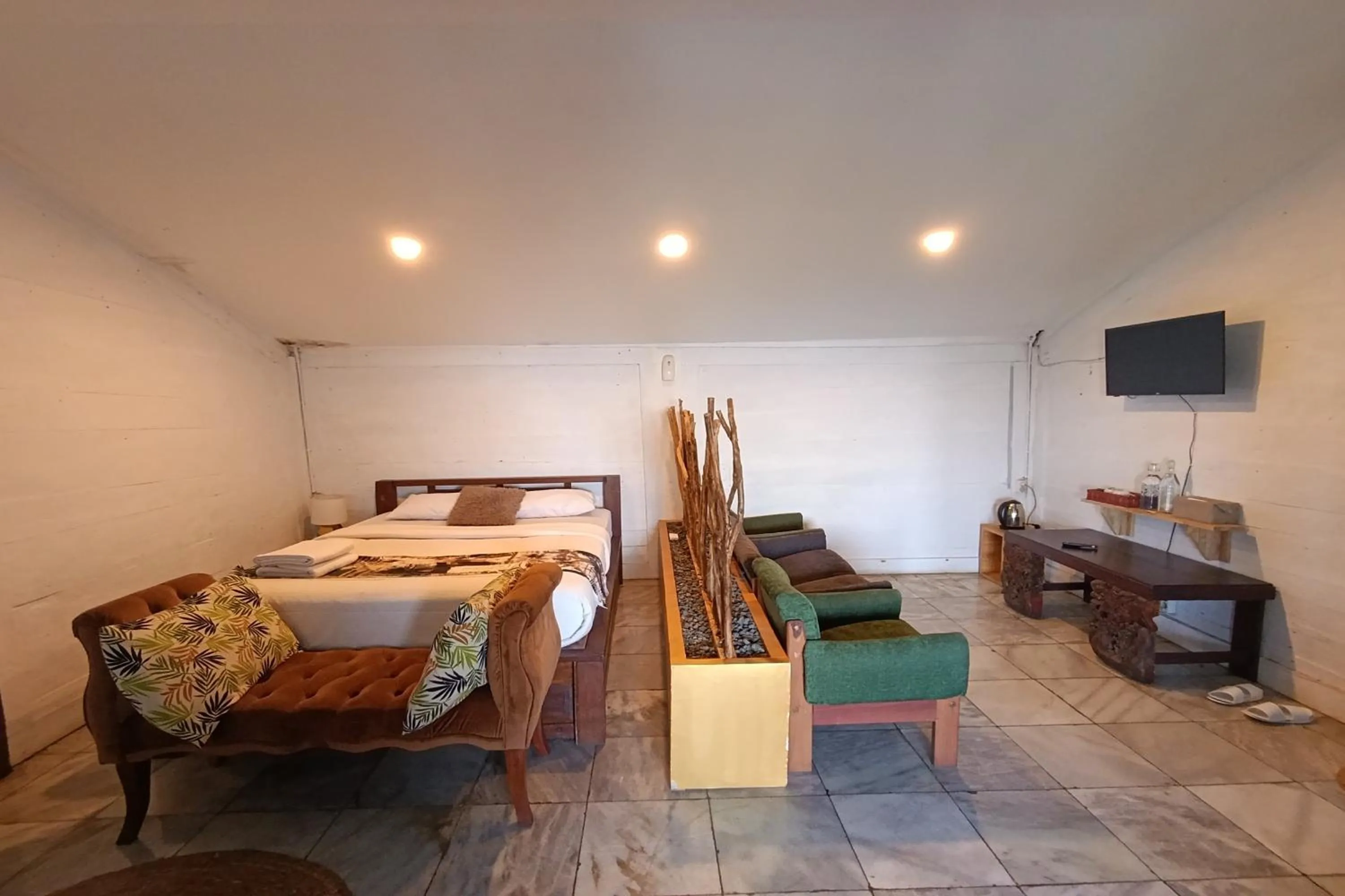 TV and multimedia, Bed in Mendulang by Belza