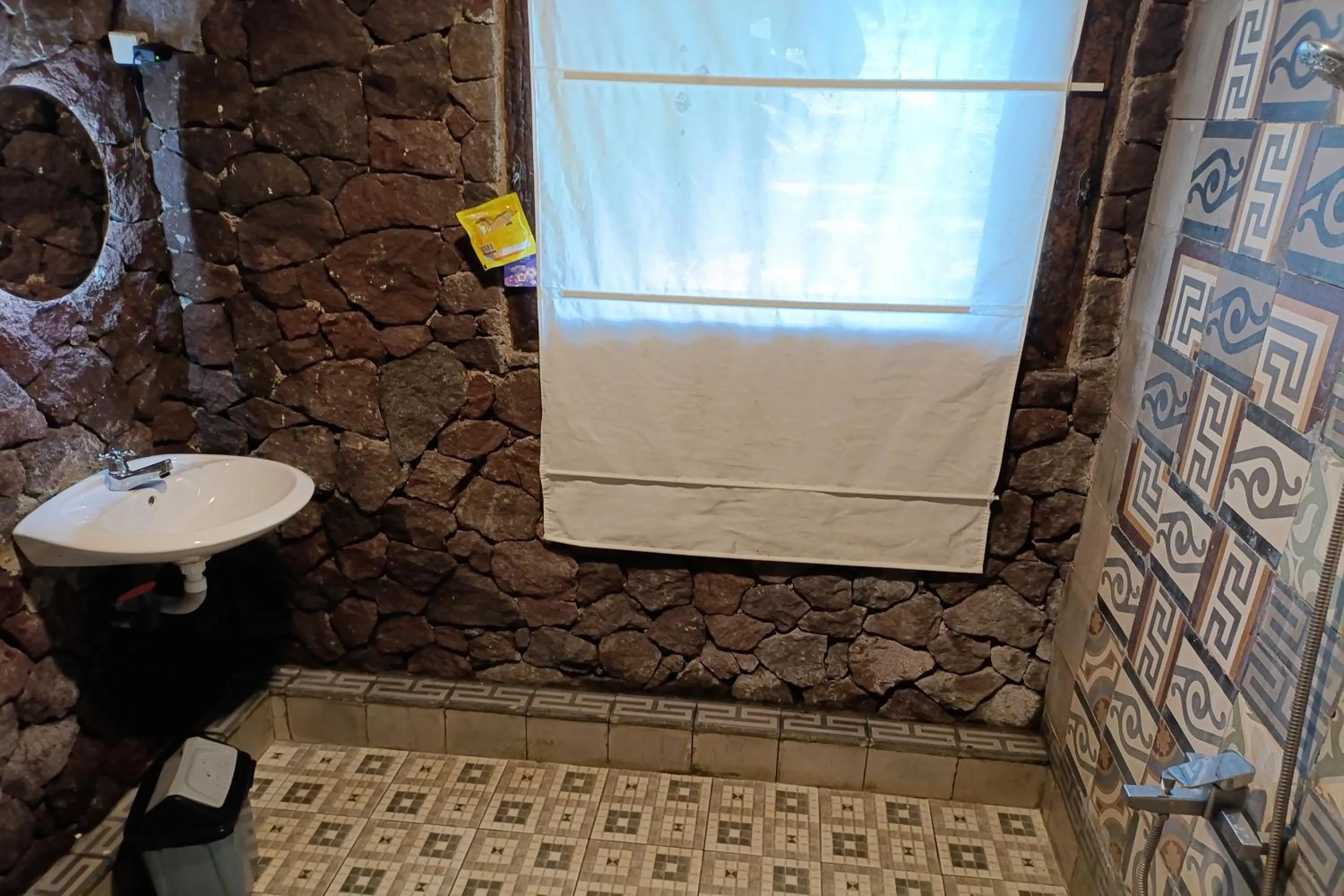 Toilet in Mendulang by Belza