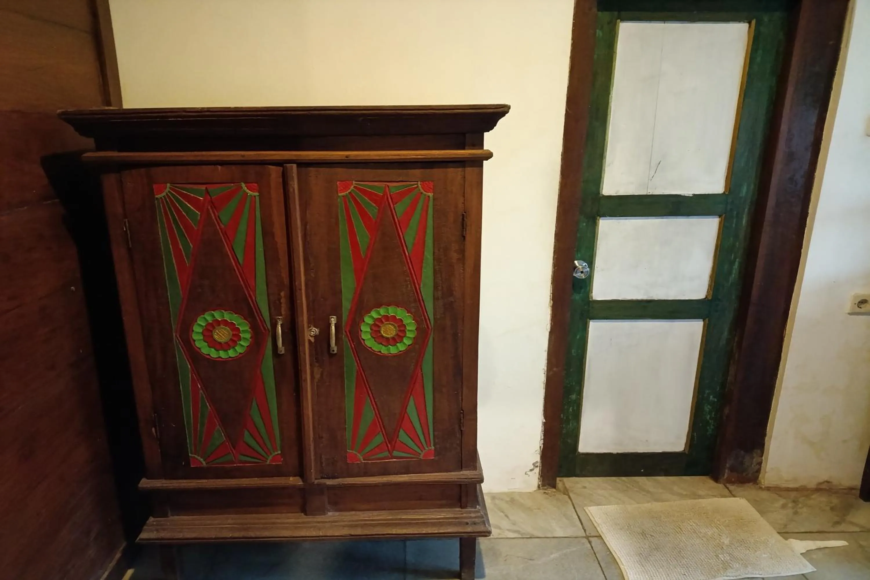 wardrobe in Mendulang by Belza