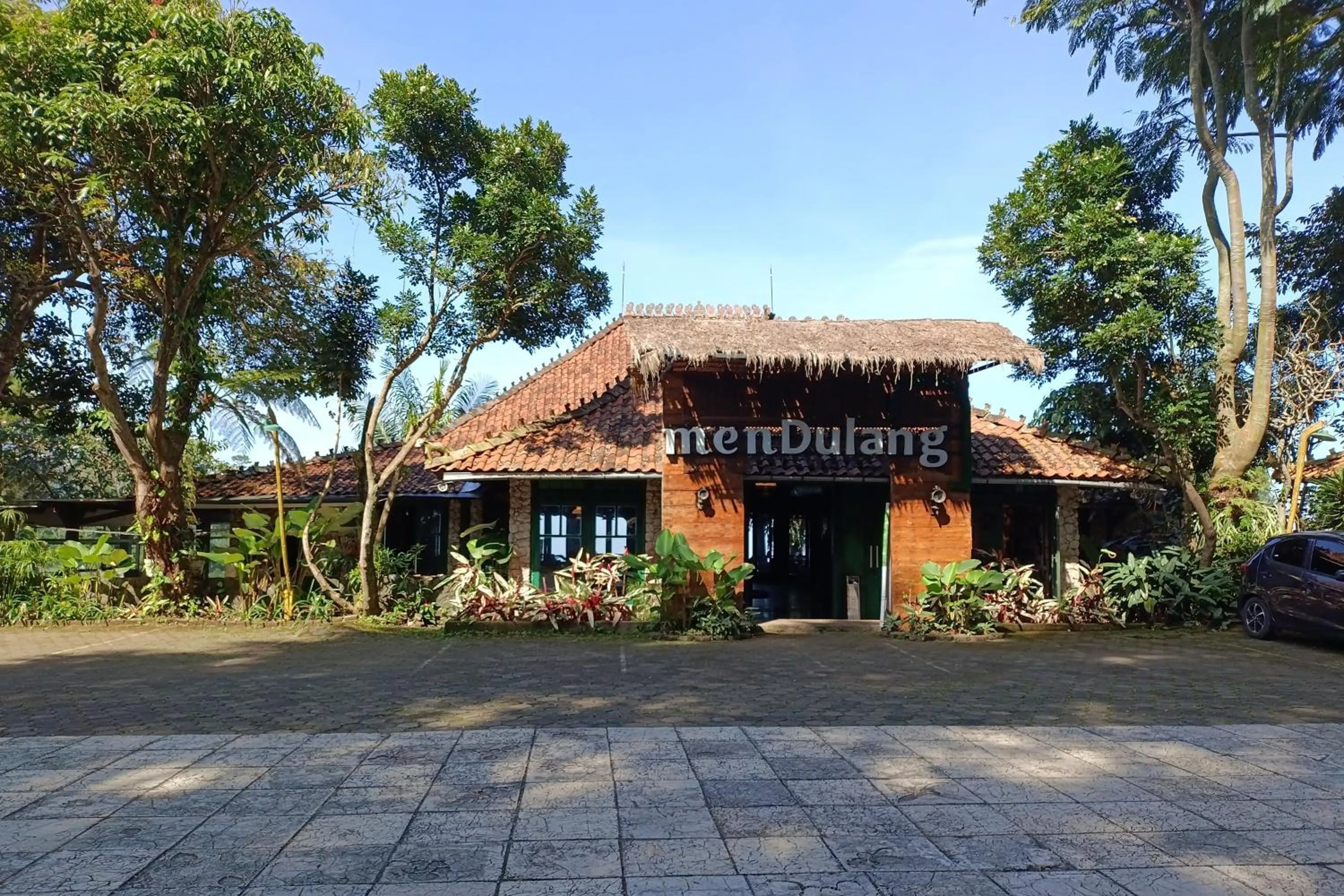 Property building in Mendulang by Belza