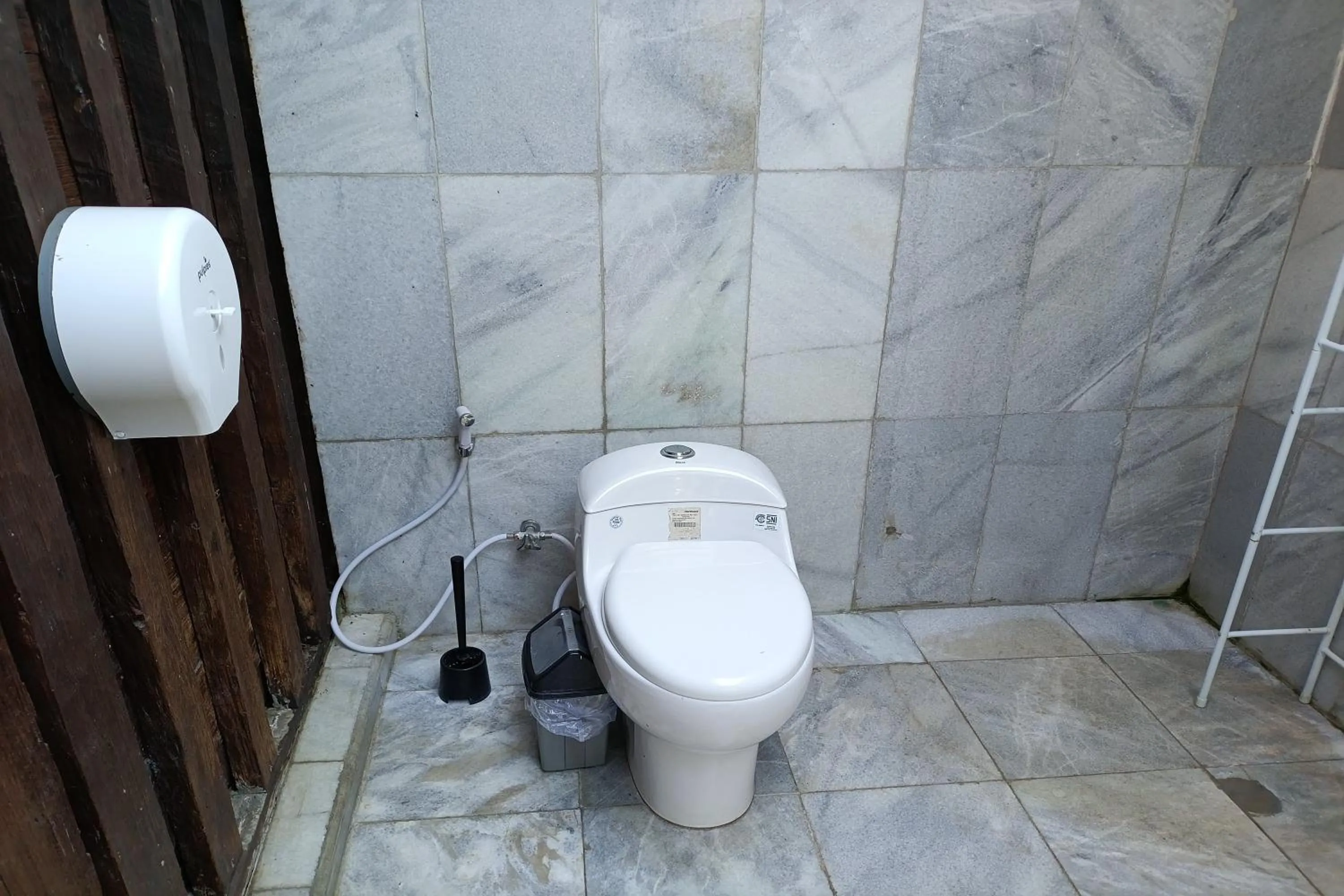 Toilet in Mendulang by Belza