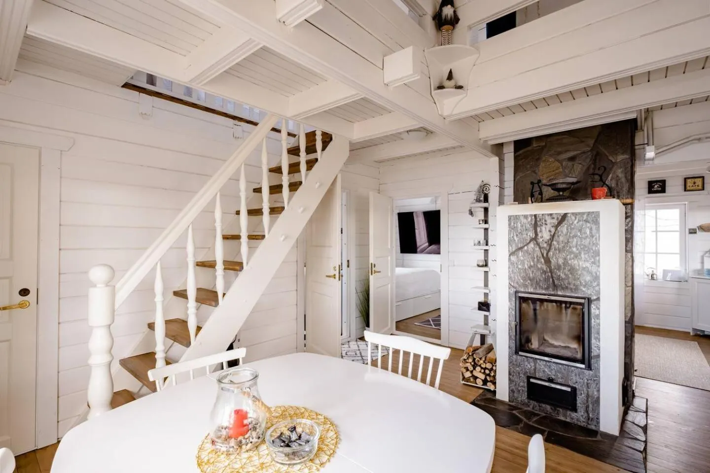 Dining area in 3 Bedroom Cottage with Sauna by the Sea