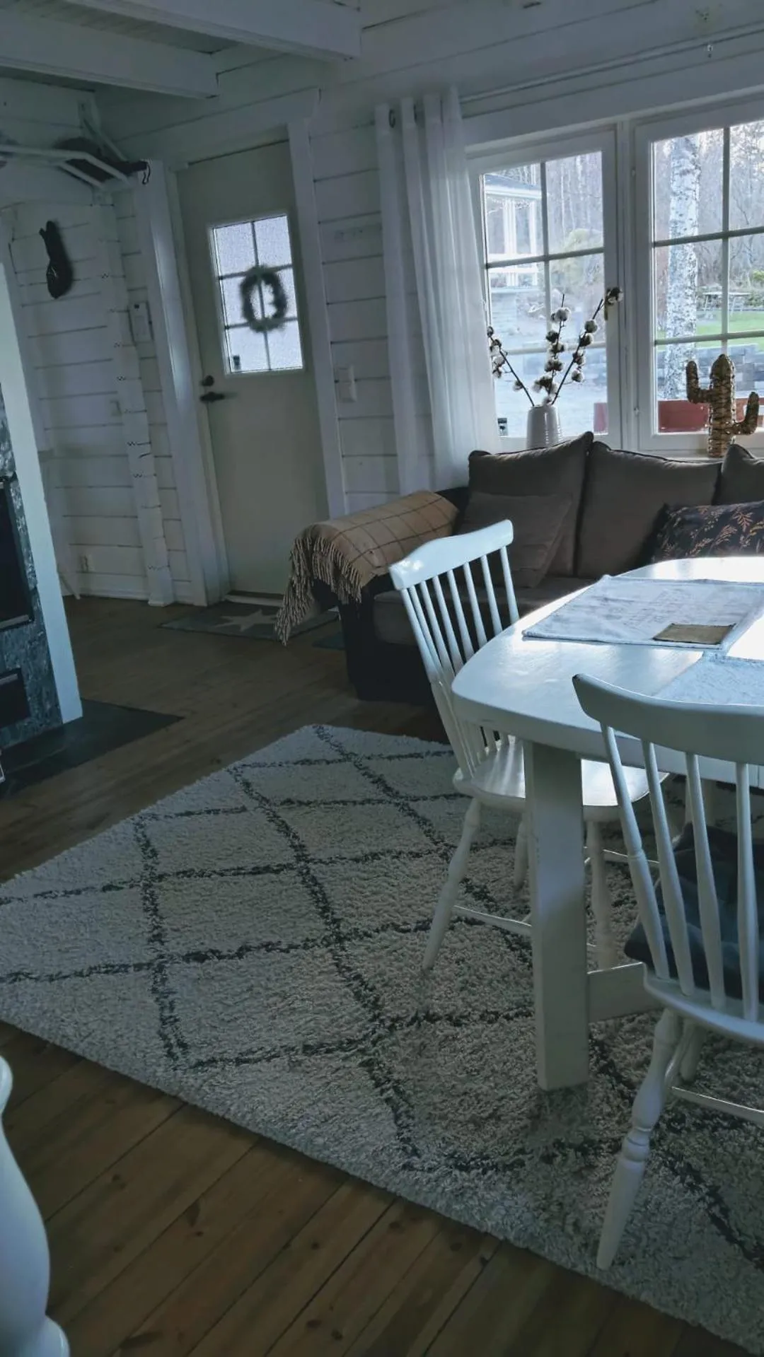 Dining area in 3 Bedroom Cottage with Sauna by the Sea