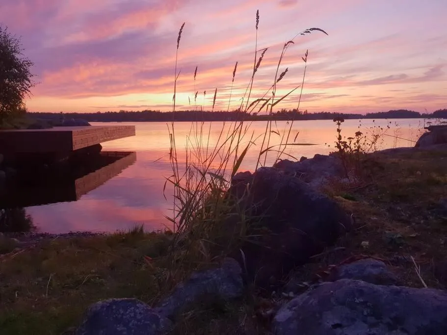Sea view in 3 Bedroom Cottage with Sauna by the Sea