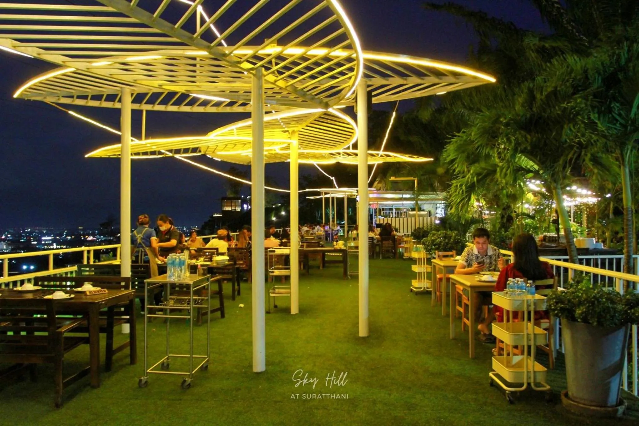 Restaurant/places to eat in Sky View Luxury Pool Villa - SHA