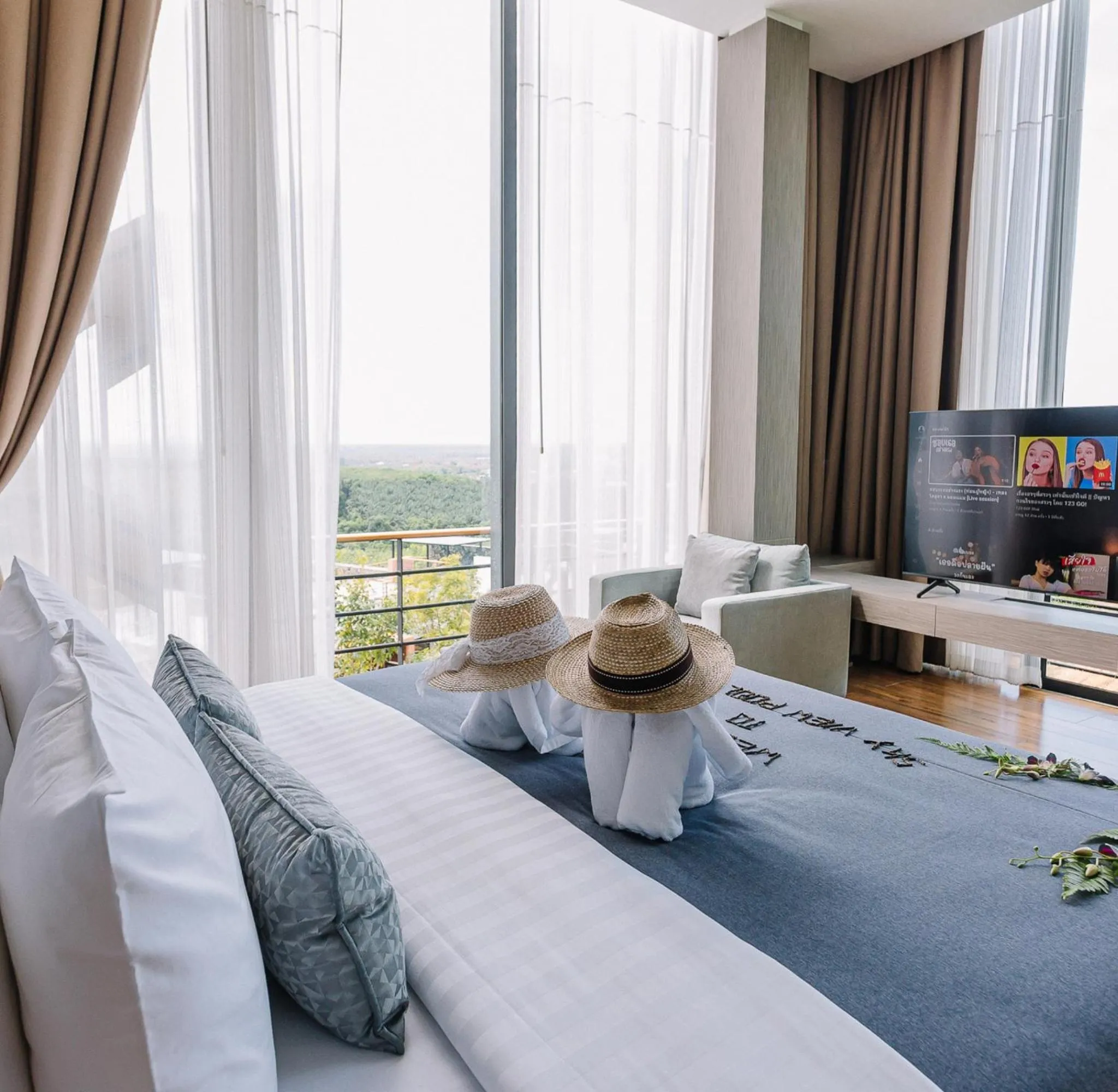 Bedroom, Bed in Sky View Luxury Pool Villa - SHA