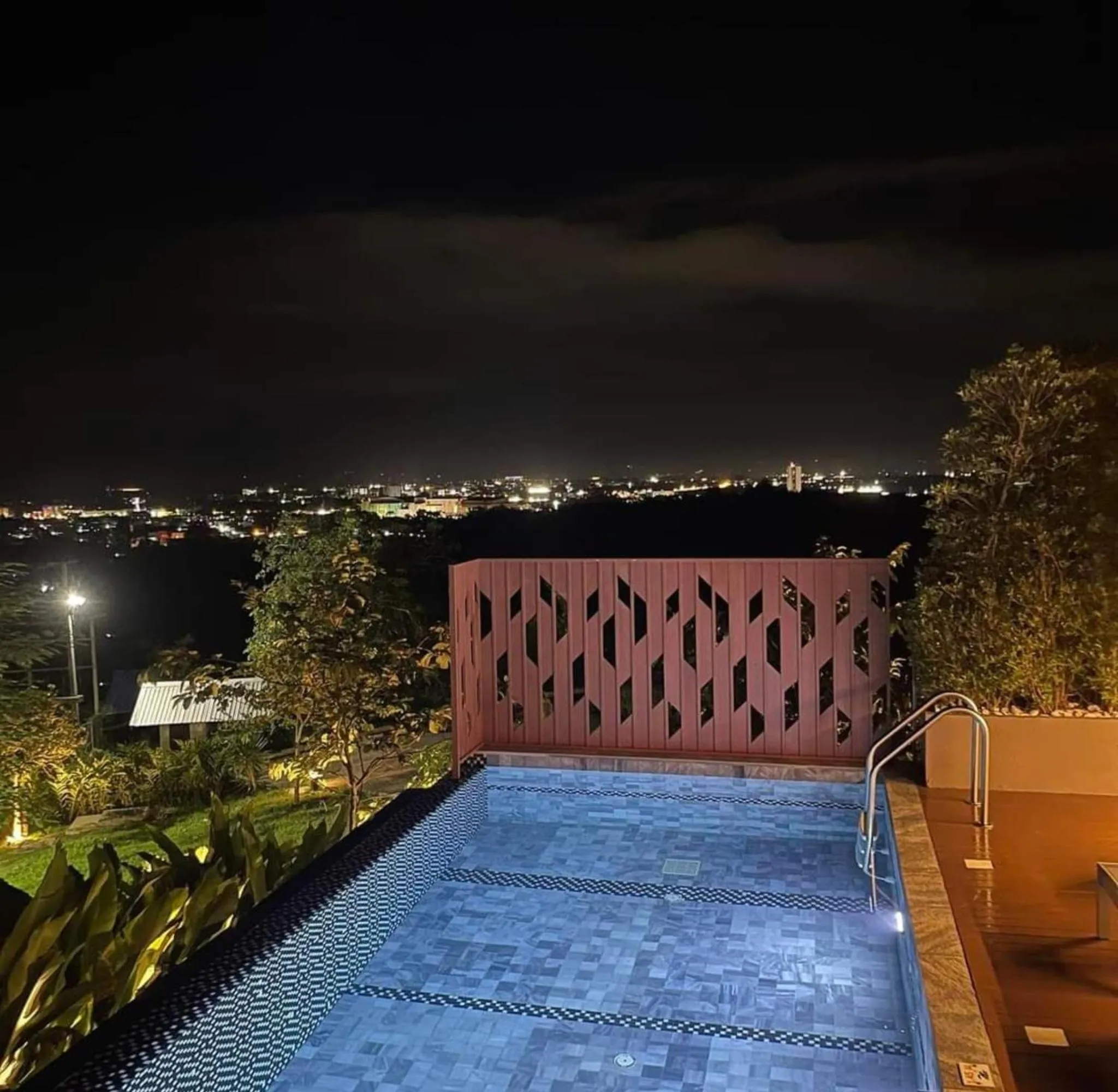 Swimming pool in Sky View Luxury Pool Villa - SHA
