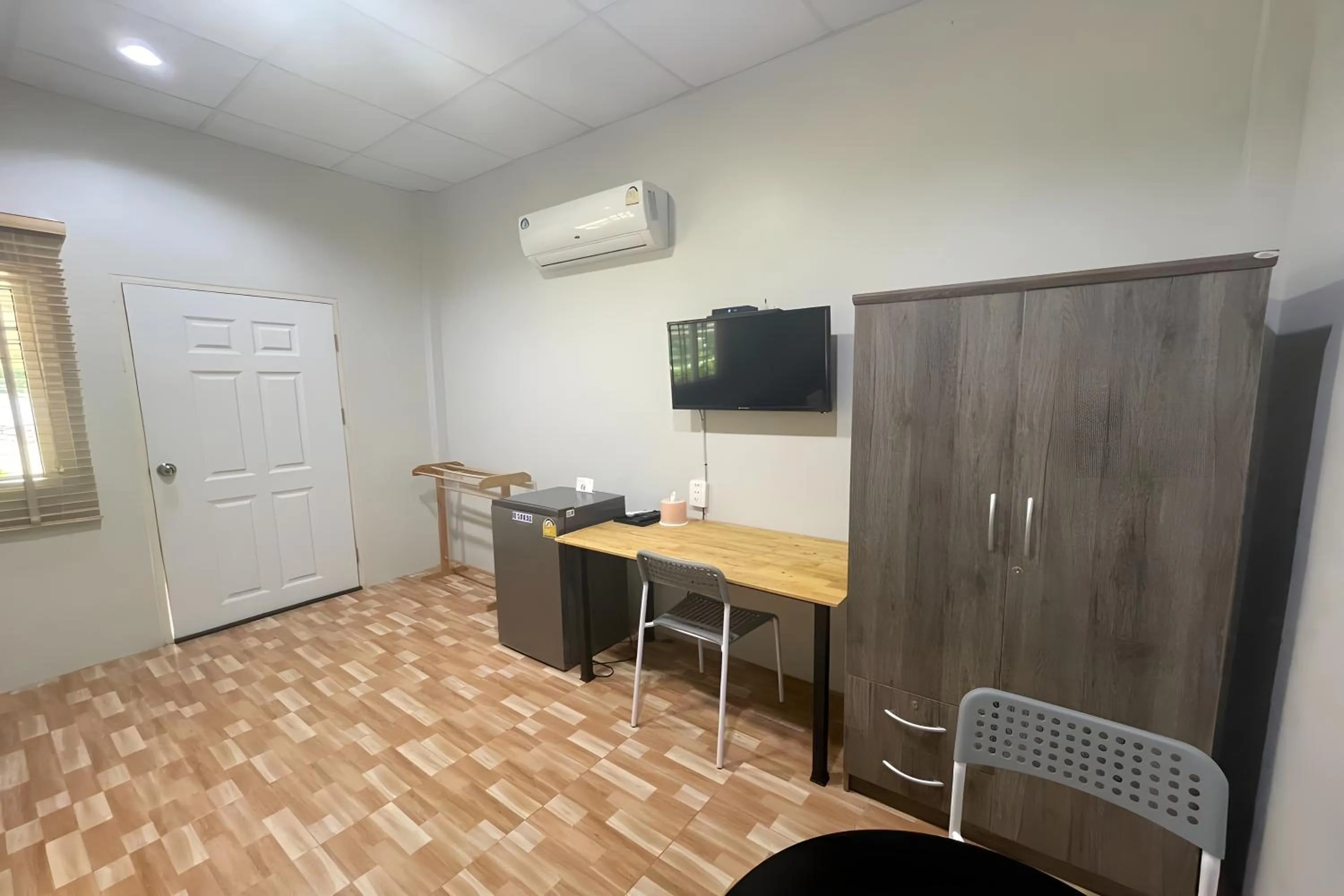 wardrobe in Davy Cottage Phuket