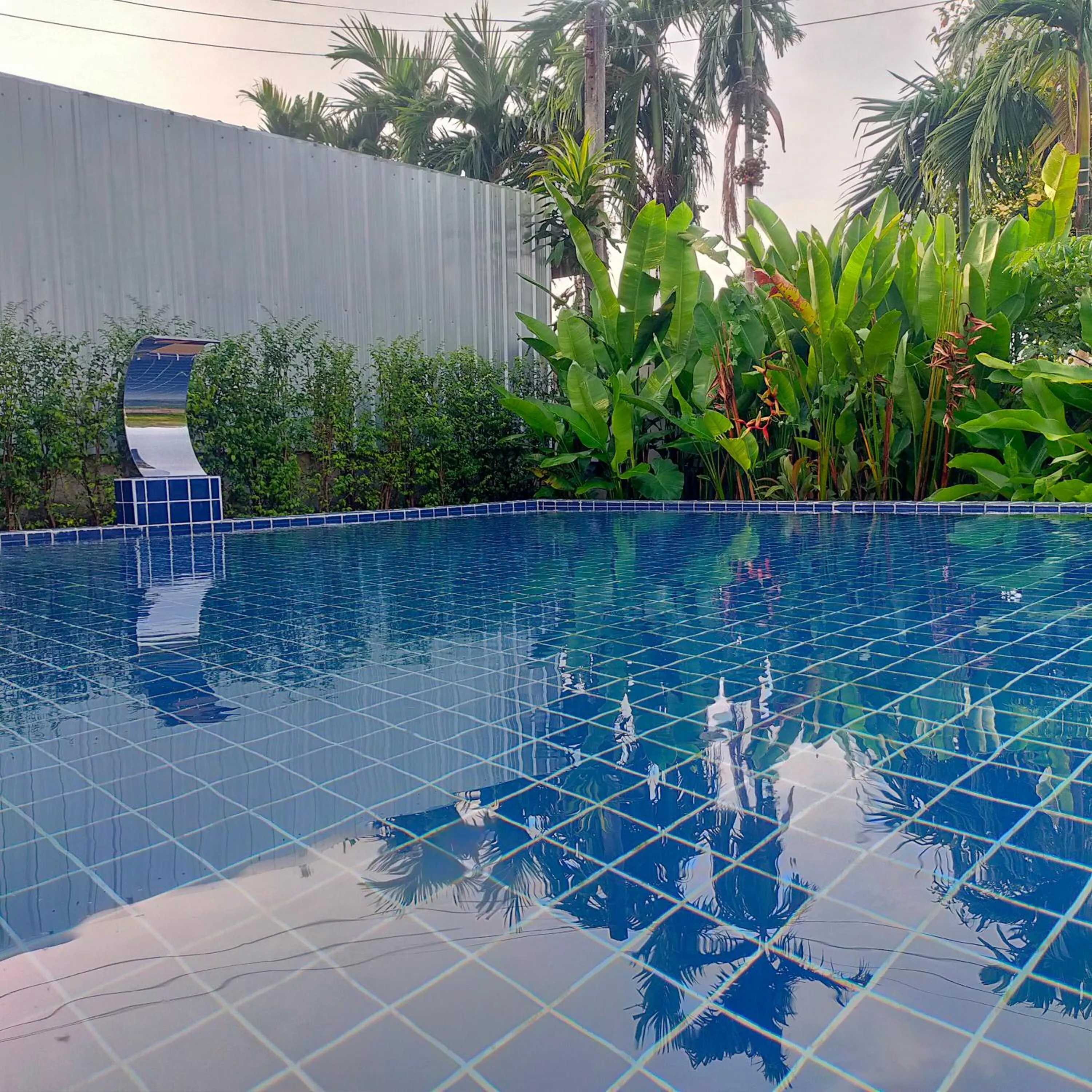 Swimming pool in Davy Cottage Phuket