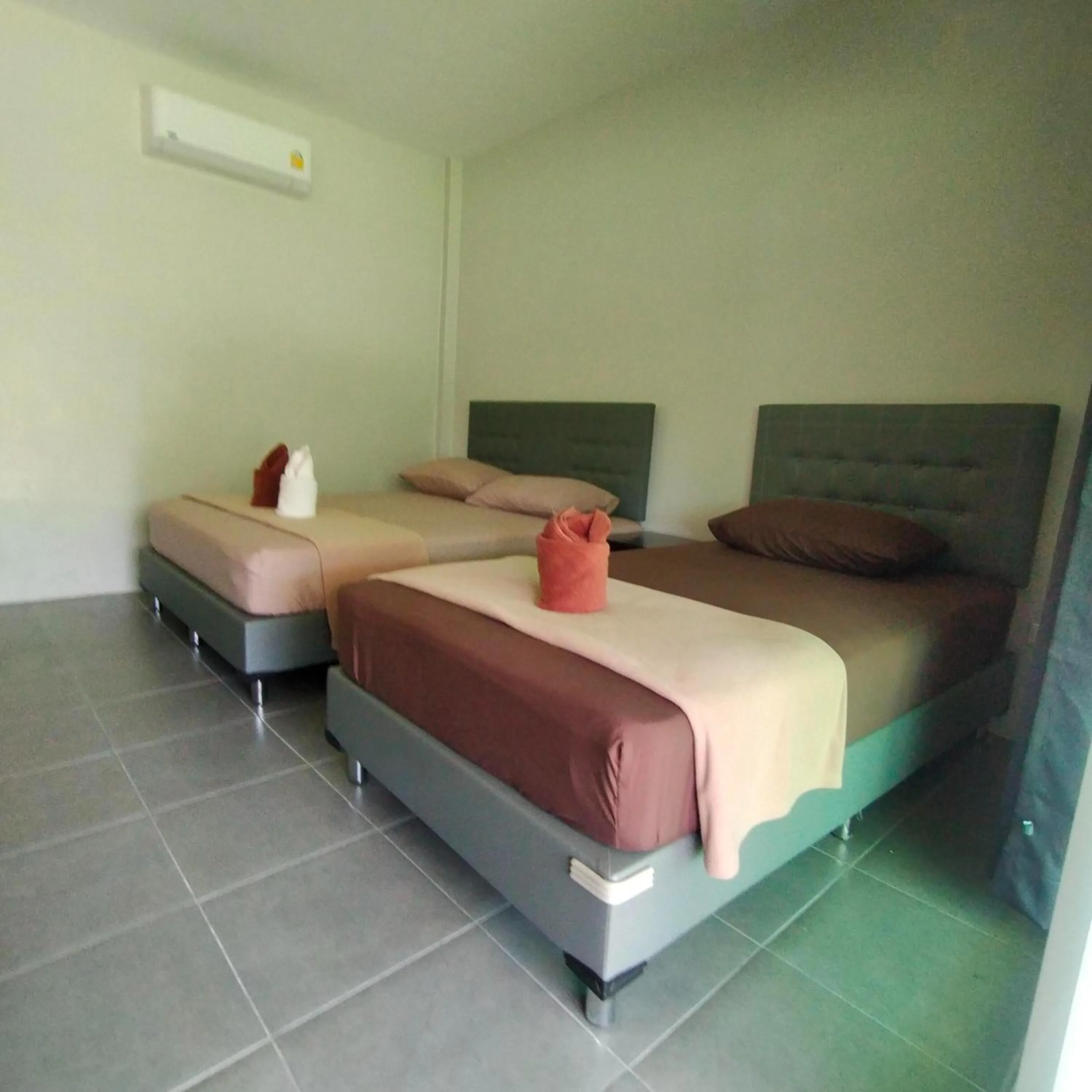 Bed in Davy Cottage Phuket