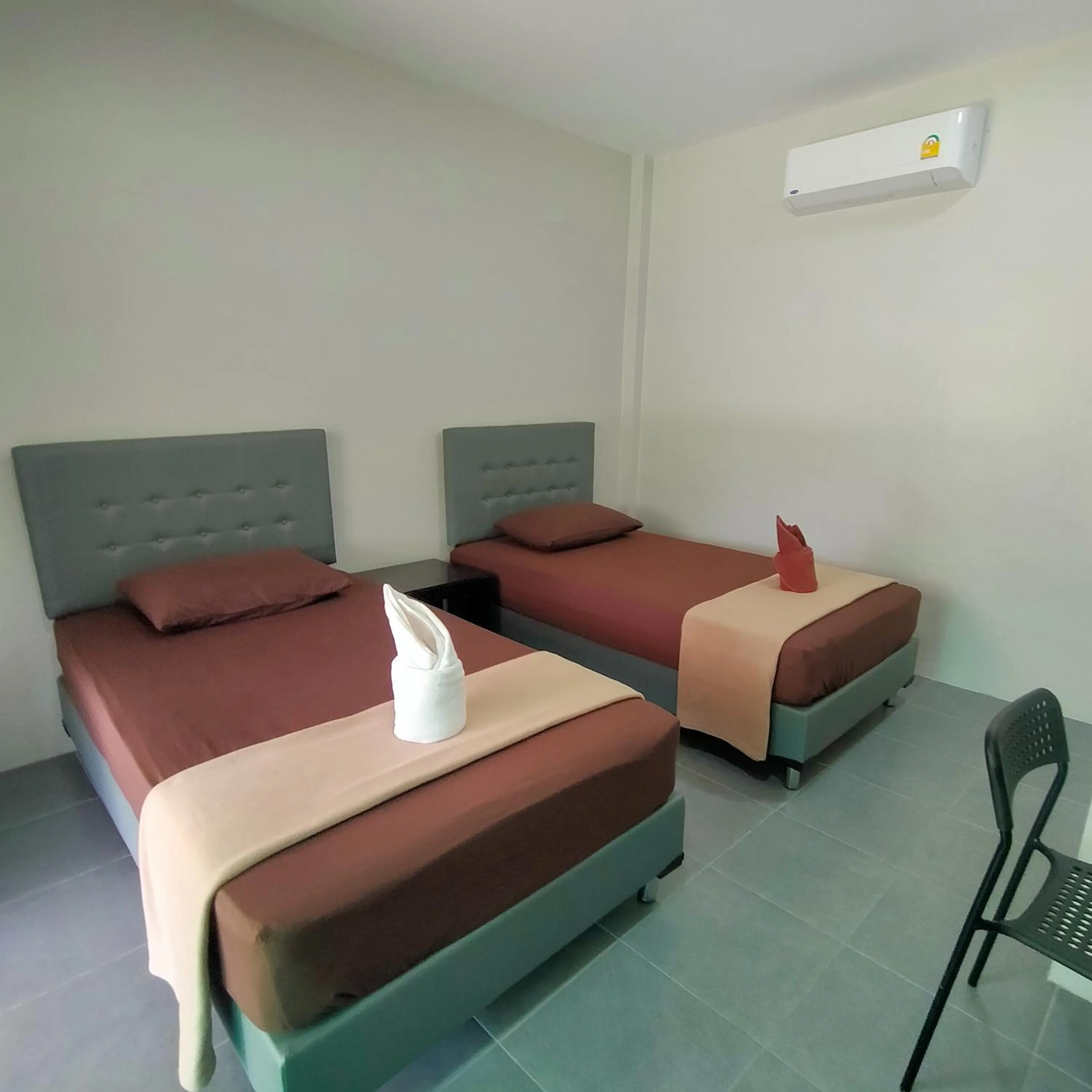 Bed in Davy Cottage Phuket