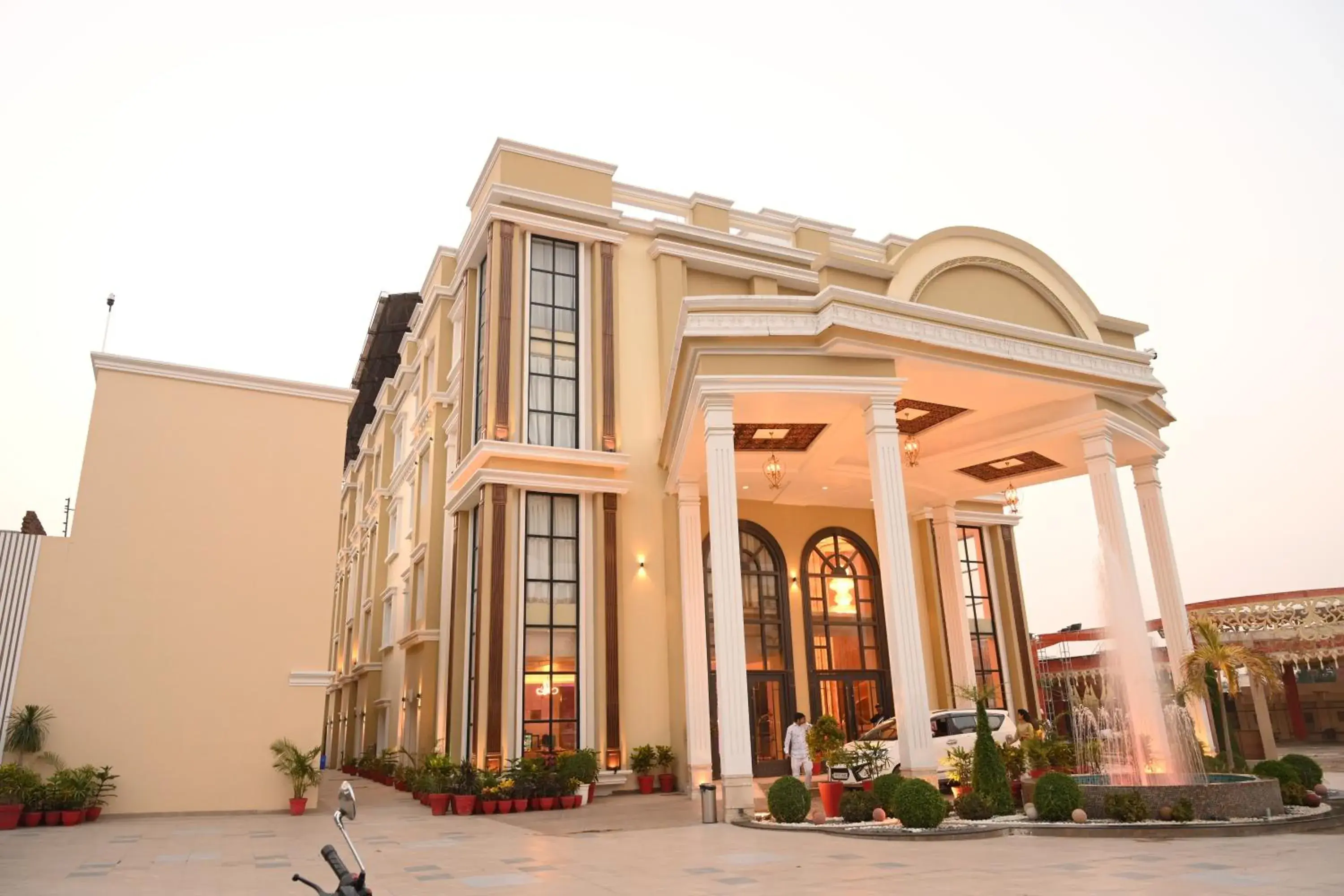 Property building in Hotel Krinoscco Property building in Hotel Krinoscco