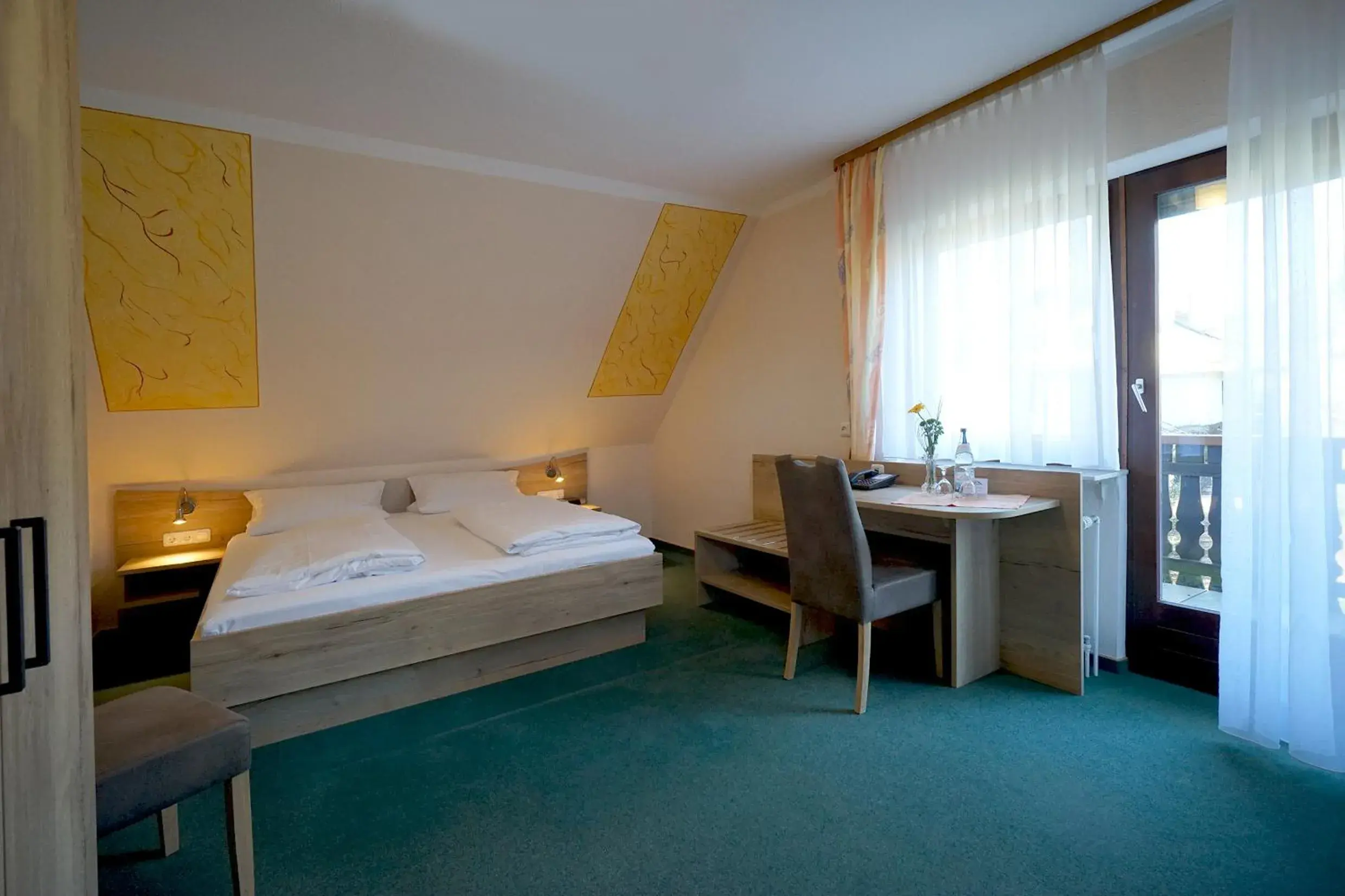 Deluxe Double Room with Balcony in Hotel Gasthof zum Biber Deluxe Double Room with Balcony in Hotel Gasthof zum Biber