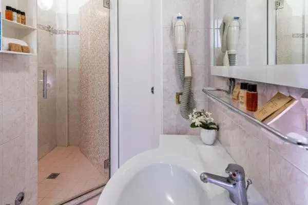 HOTEL TRE ROSE HOTEL TRE ROSE