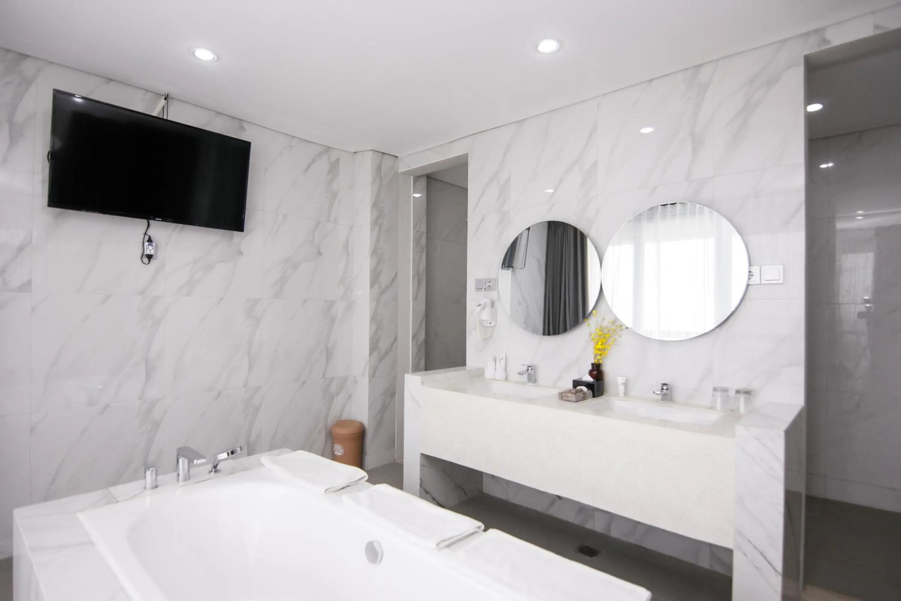 Bed in Raja Hotel Kuta Mandalika Resort & Convention