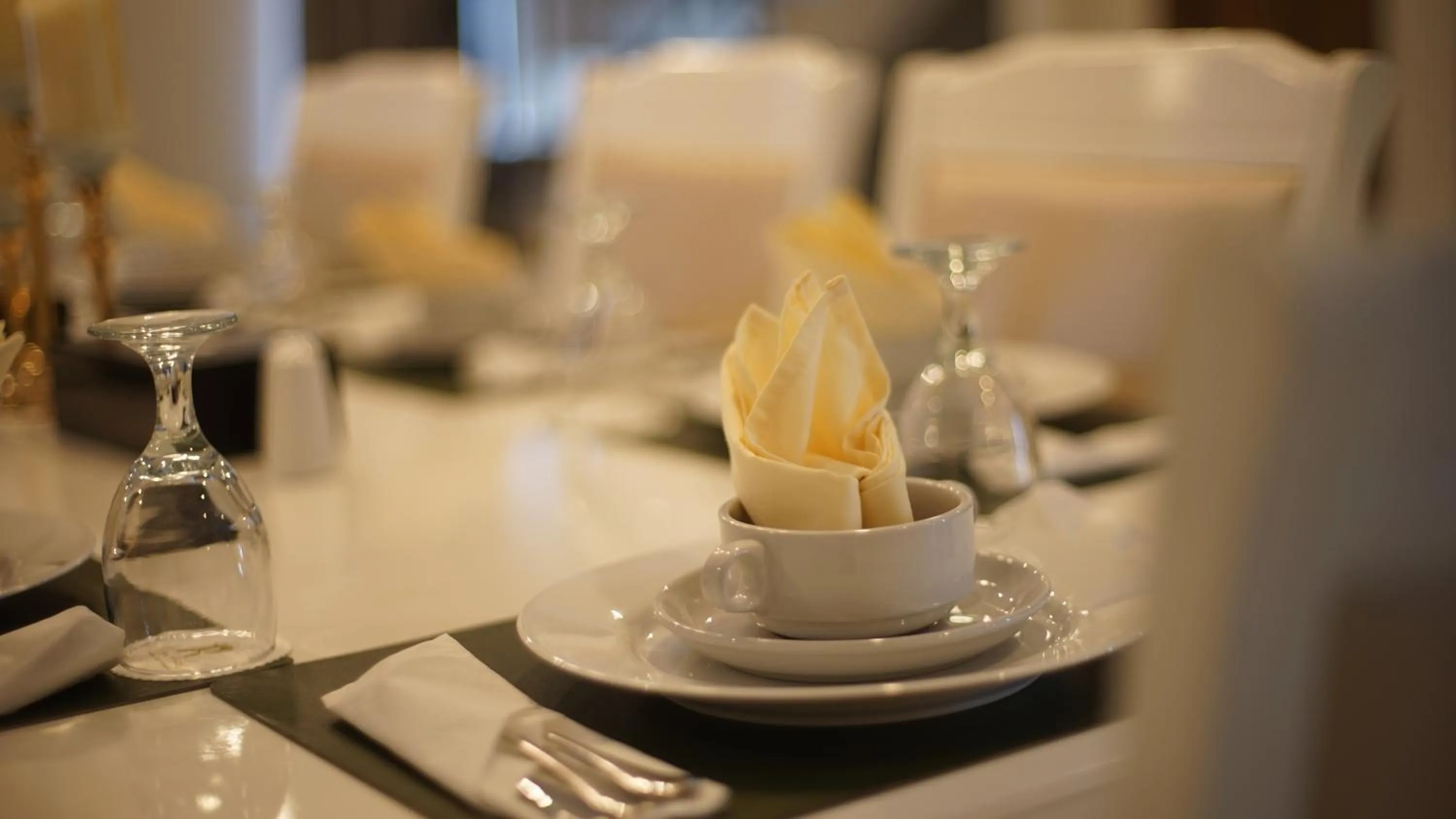 Restaurant/places to eat in Raja Hotel Kuta Mandalika Resort & Convention