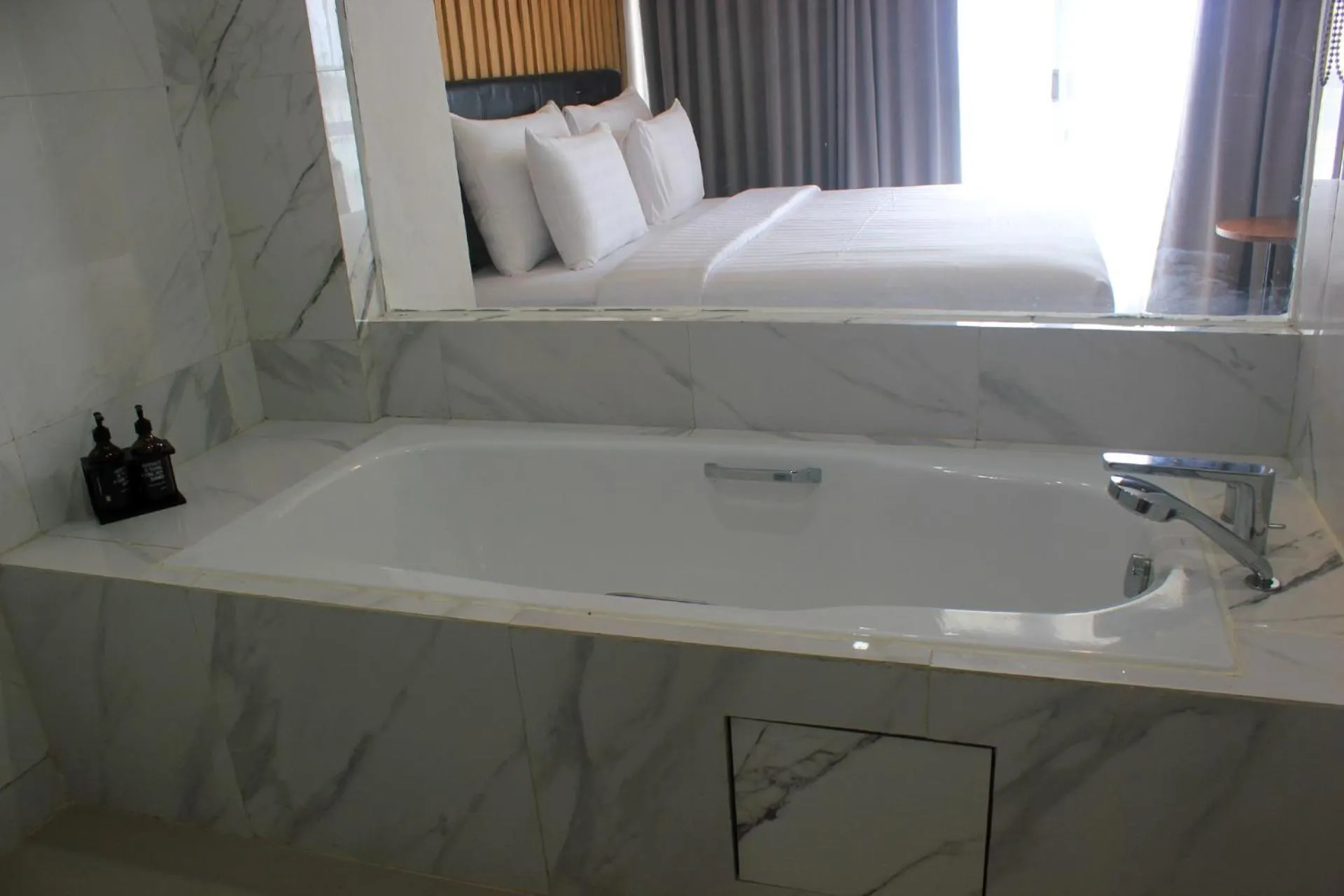 Bath in Raja Hotel Kuta Mandalika Resort & Convention