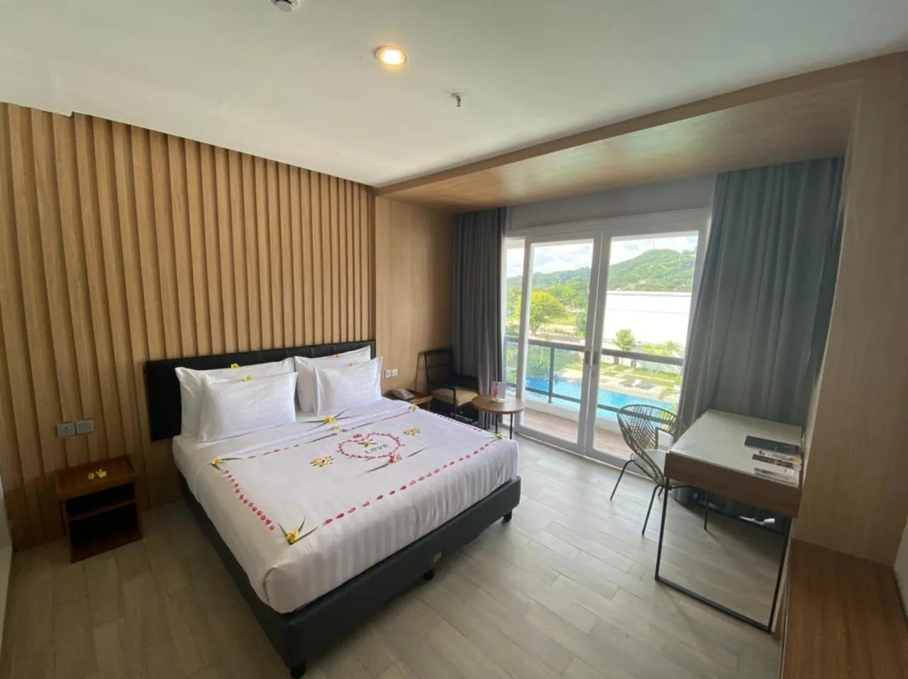 Bed in Raja Hotel Kuta Mandalika Resort & Convention