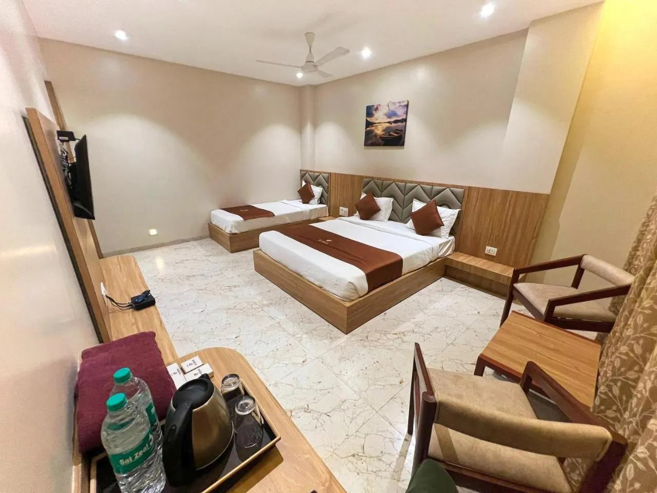 Photo of the whole room, Bed in Hotel 9 Coin