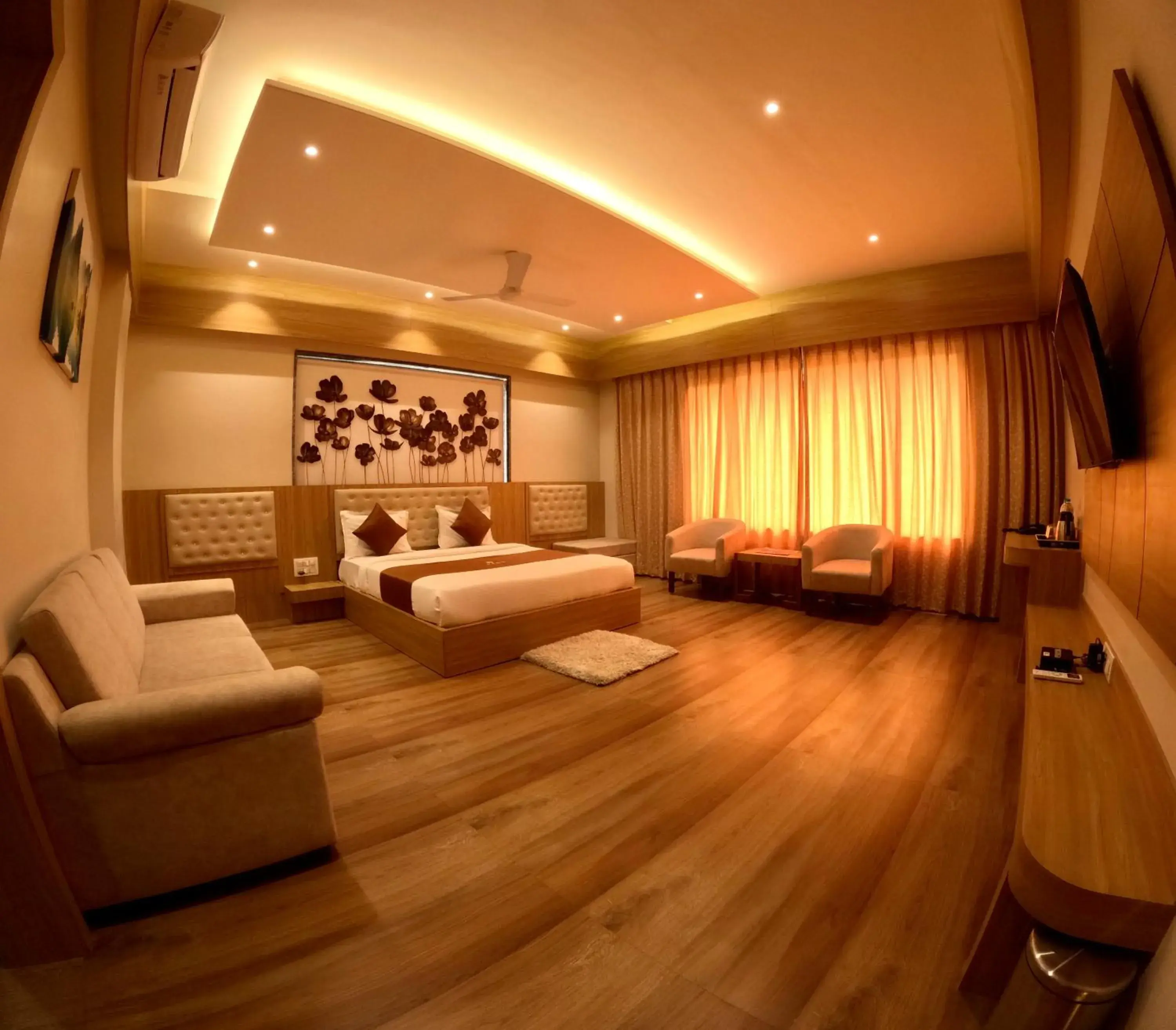 Executive Suite- 984 foot from Temple in Hotel 9 Coin Executive Suite- 984 foot from Temple in Hotel 9 Coin