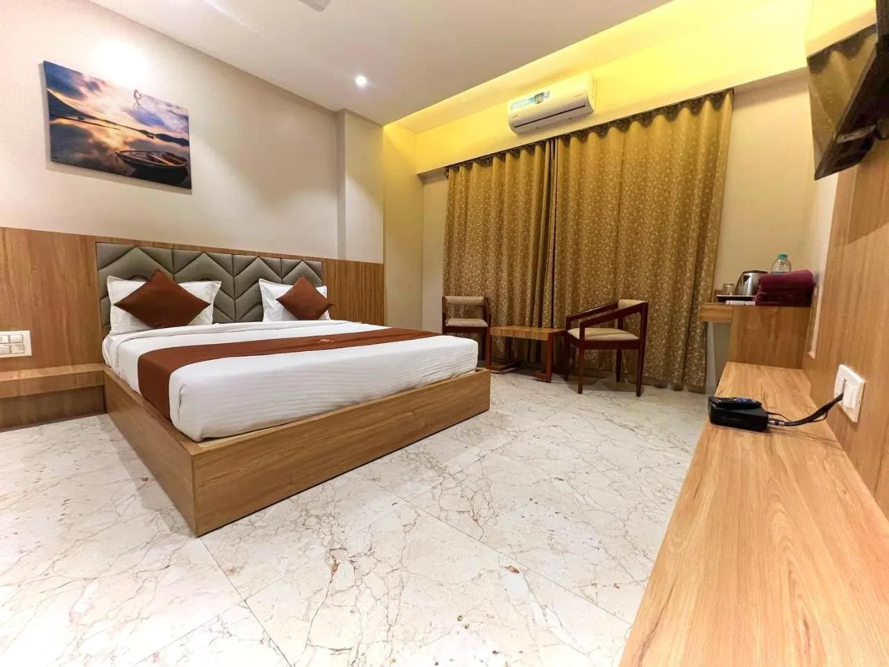 Photo of the whole room, Bed in Hotel 9 Coin