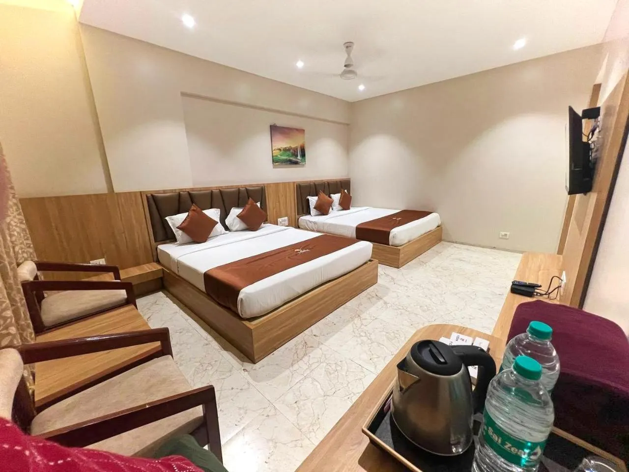 Photo of the whole room, Bed in Hotel 9 Coin