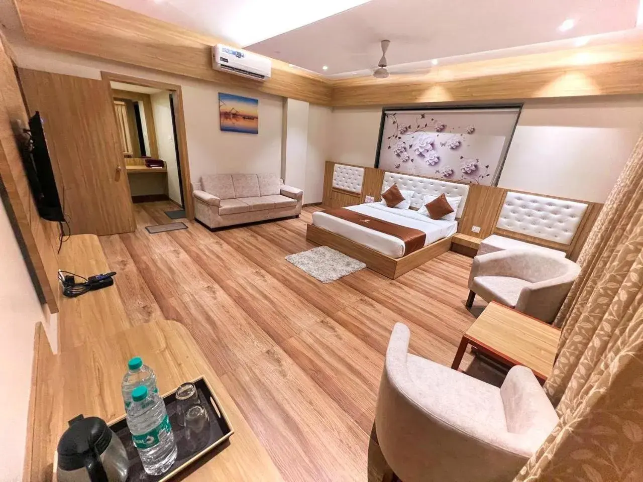 Photo of the whole room, Bed in Hotel 9 Coin Photo of the whole room, Bed in Hotel 9 Coin