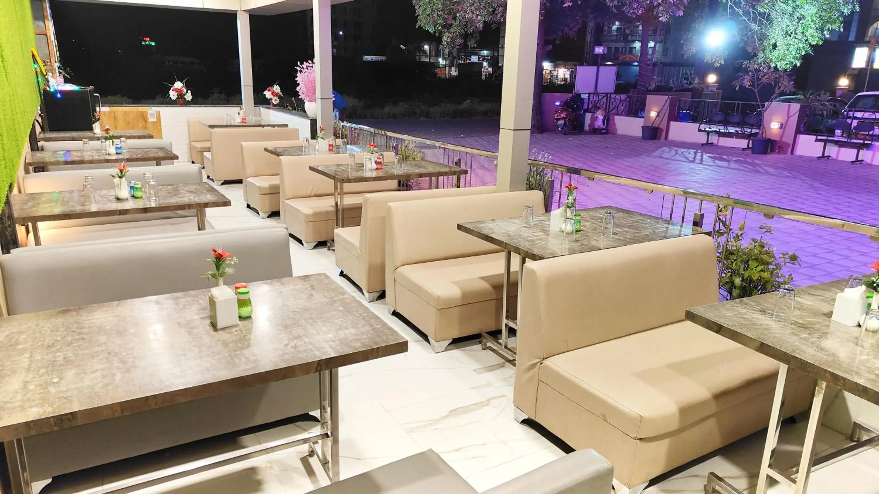 Restaurant/places to eat in Hotel 9 Coin Restaurant/places to eat in Hotel 9 Coin