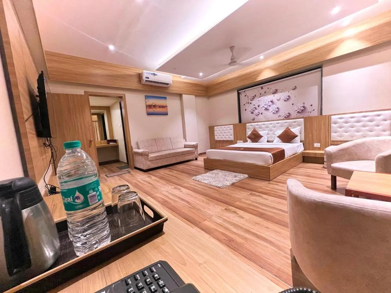 Photo of the whole room in Hotel 9 Coin